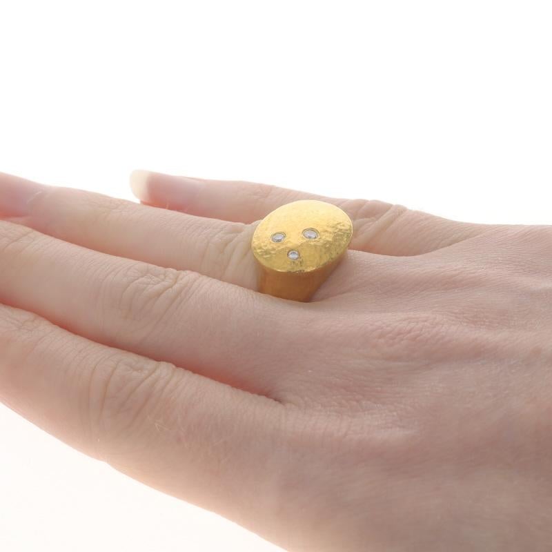 YOSSI Rachel Diamond Cluster Bague en or jaune 24k Round .13ctw martelé Pour femmes en vente