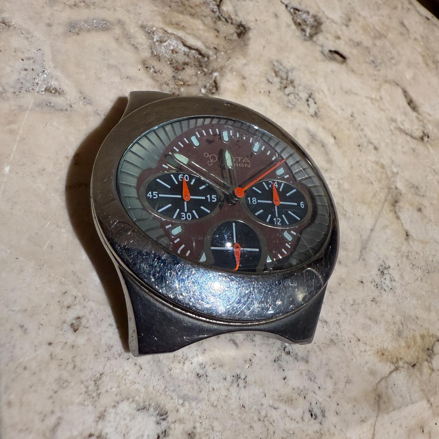 For your consideration, a vintage wrist watch. Made in Japan by Yota.  Atomic Space Age Modern design. Missing the band. Tested and working.
Band Width 28MM. 

Dimensions: 1.88