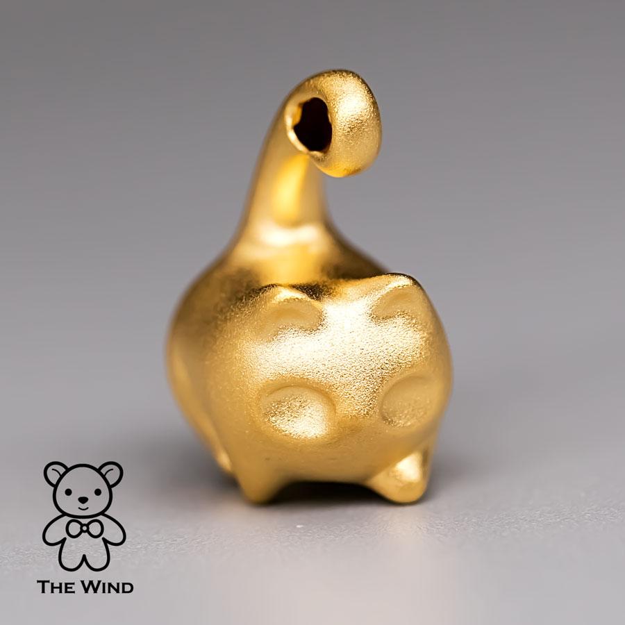 You Have the Balls - Adorabile collana con ciondolo a forma di gattino in oro giallo 24 carati In condizioni Nuovo in vendita a Suwanee, GA