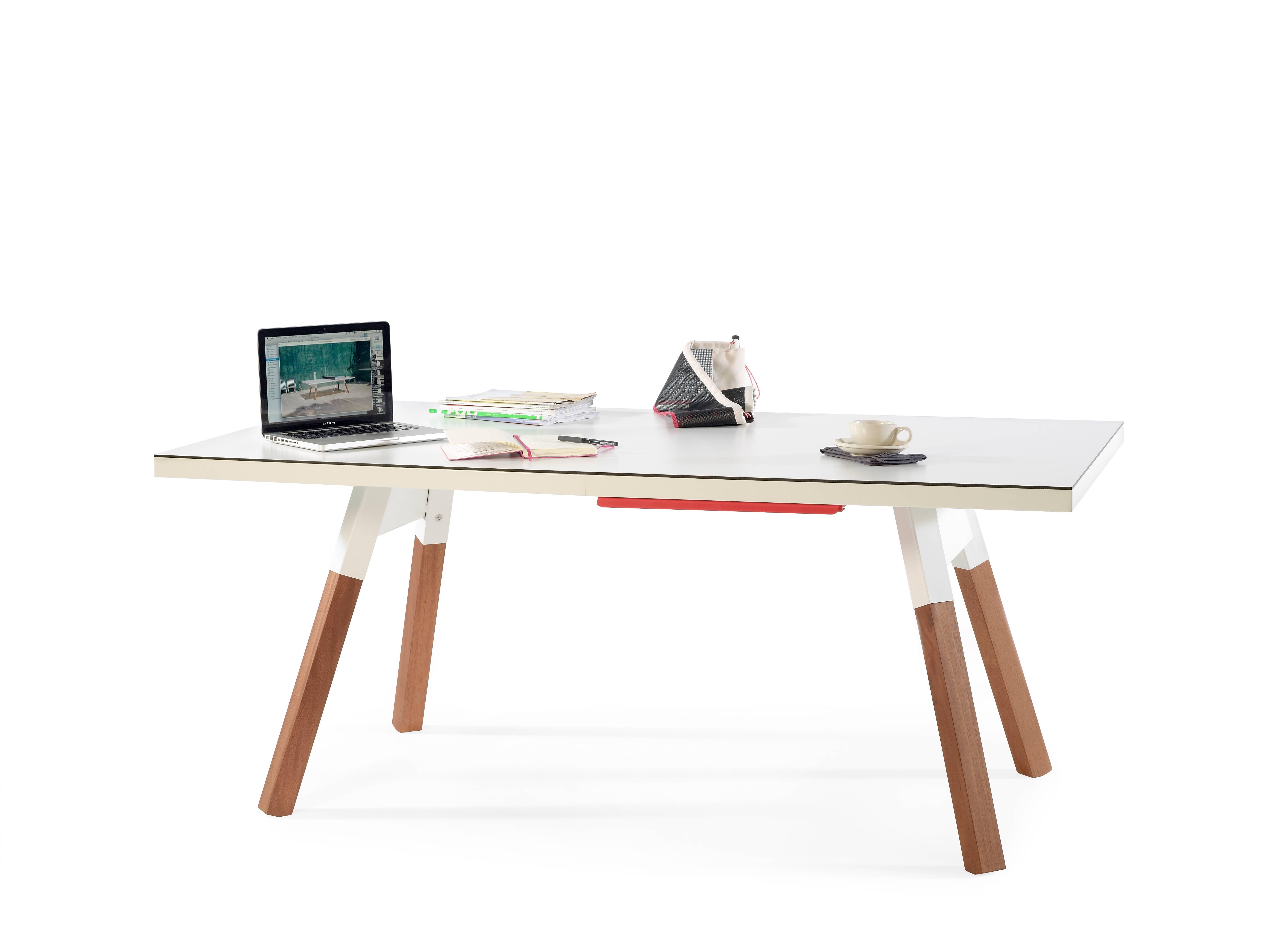 Moderno You & Me Tavolo da ping pong con piano in HPL 180 in bianco di RS Barcelona in vendita