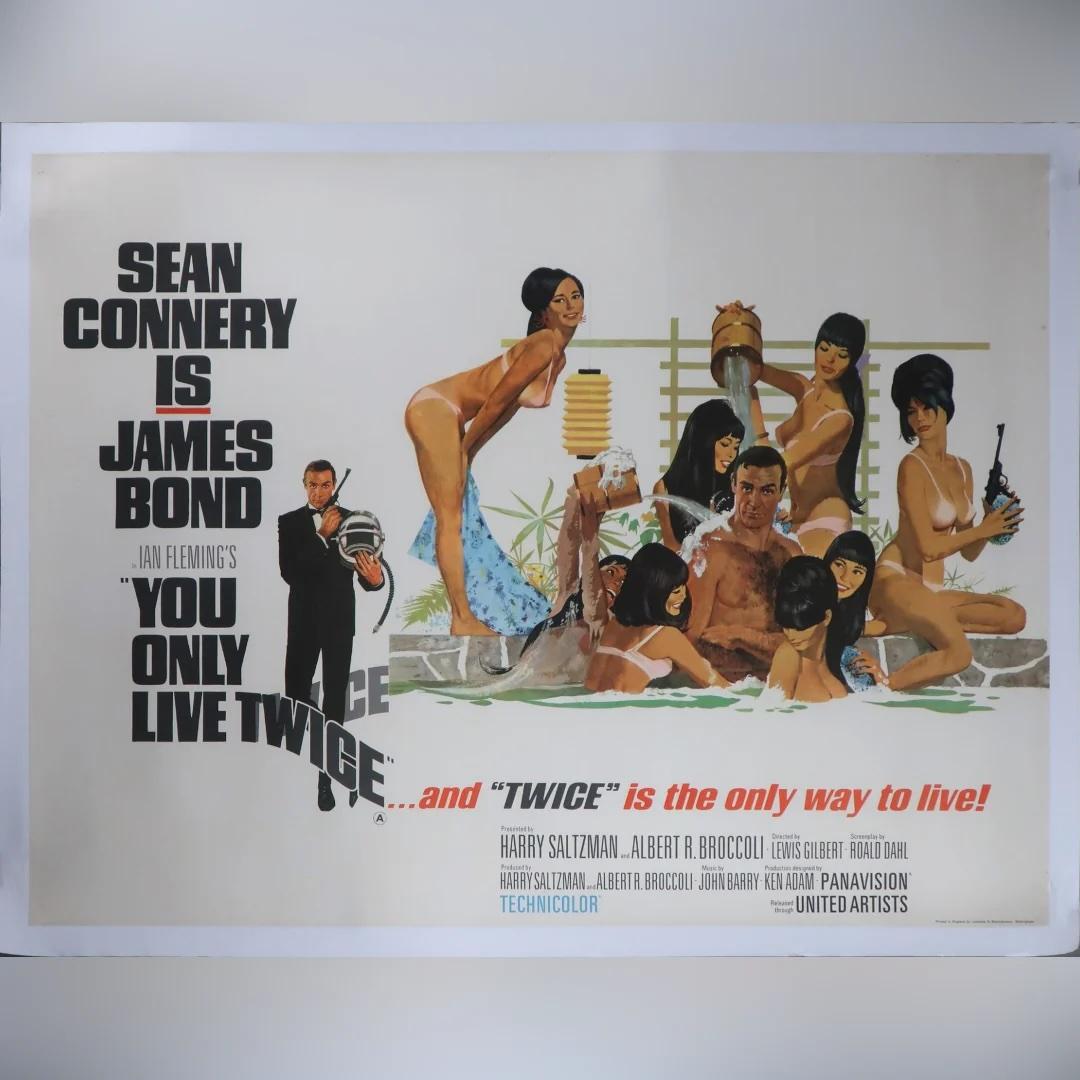 Du lebst nur zweimal (1967)
Original British Quad (30 X 40 Zoll)

Kunst von Frank McCarthy (1924-2002). Die Werbeabteilung für den Kinostart des Films führte eine breit angelegte Kampagne durch. Sie entwarfen drei verschiedene Plakate, die Sean