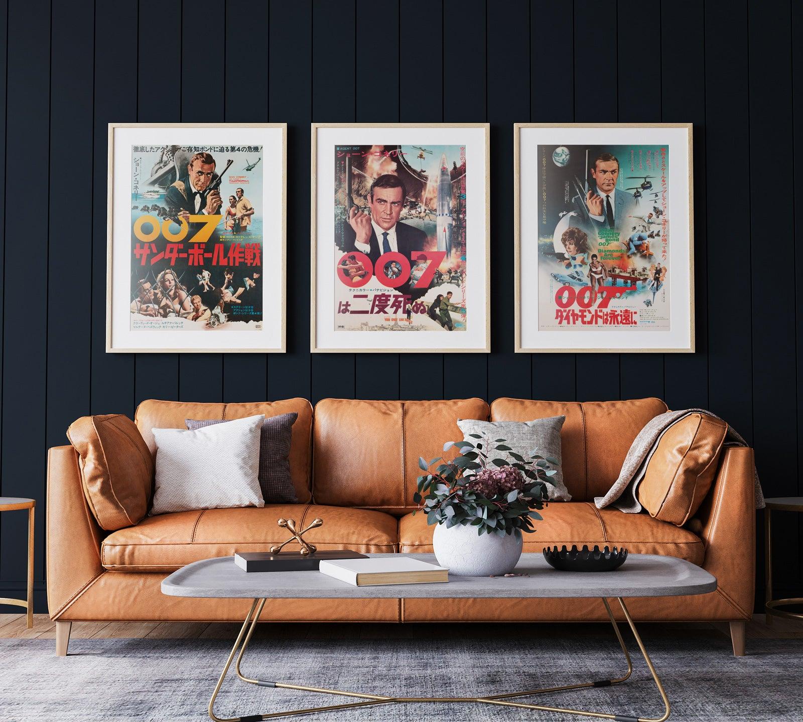 Fantastisches originales japanisches Filmplakat aus dem ersten Jahr der Veröffentlichung für James Bond's You Only Live Twice mit Sean Connery in der Hauptrolle. Wunderschöne Farben. Ein sehr seltenes und schönes Plakat.

Typisch für japanisches