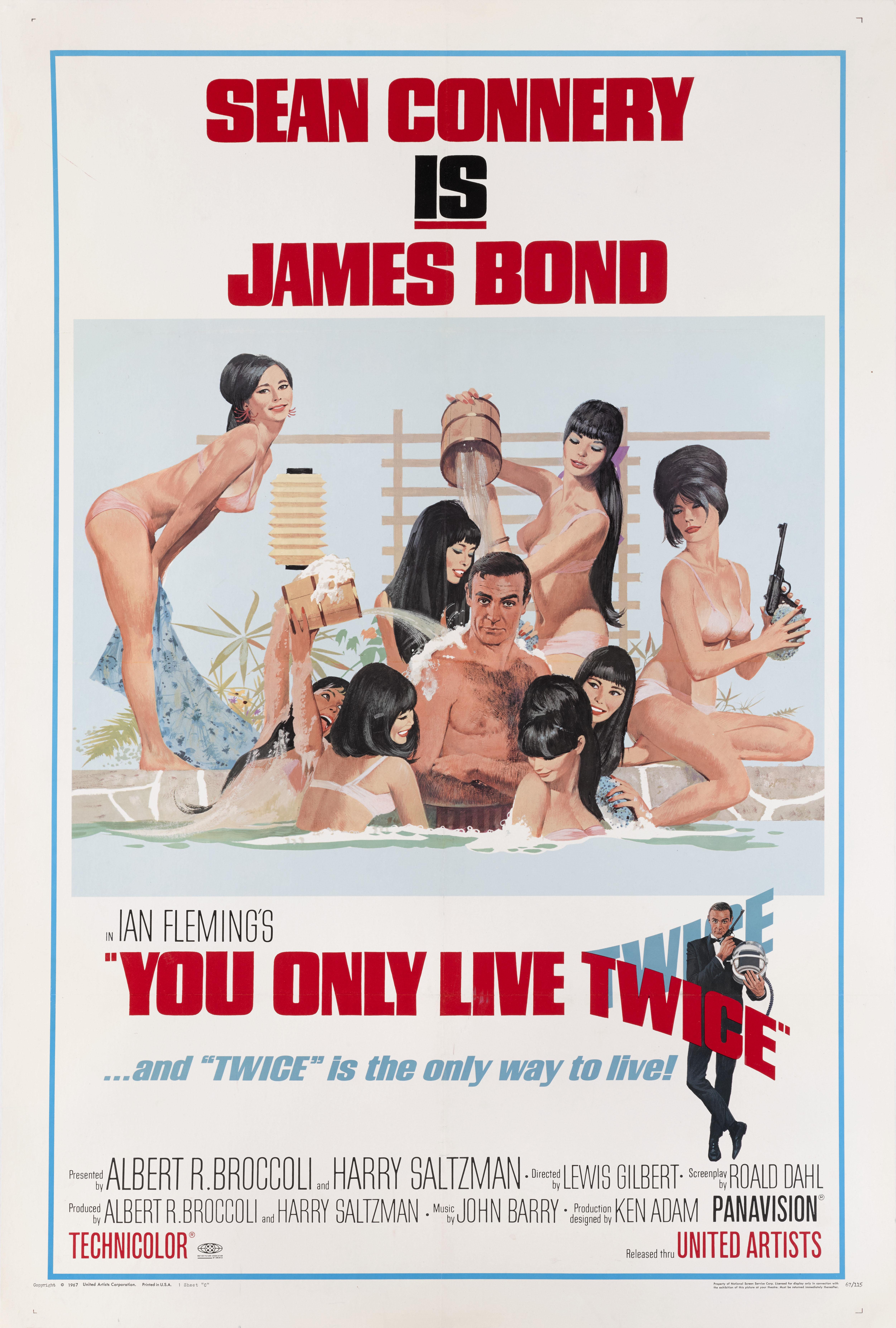 Affiche originale pour le cinquième film de James Bond.
Il s'agit de l'une des trois affiches de style différent produites pour la publicité du film.
Le service de publicité pour la sortie du film a vraiment mis le paquet sur sa campagne : ils ont