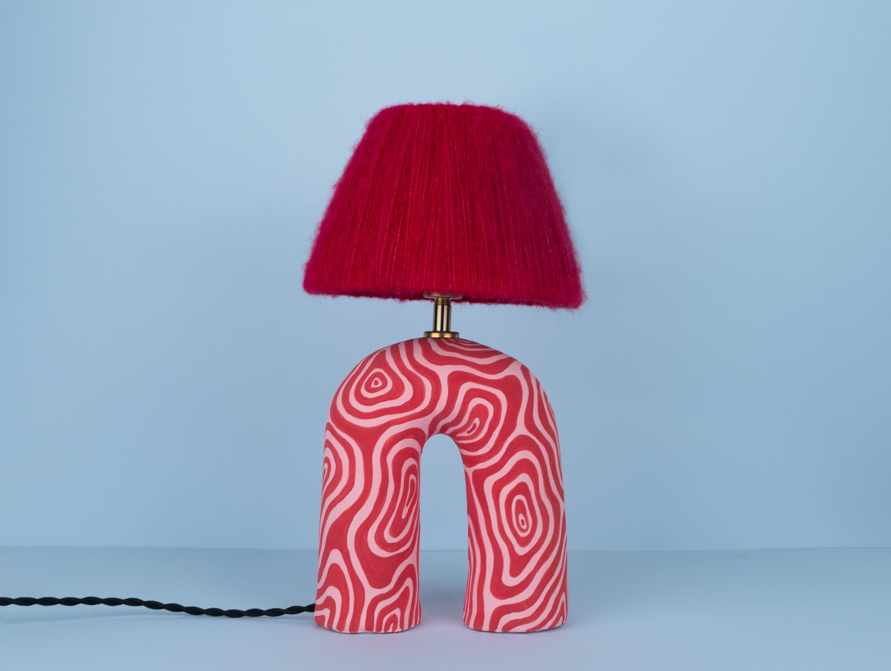 Lampe de table « You » rouge et rose tourbillonnant (Matte) Neuf - En vente à London, GB