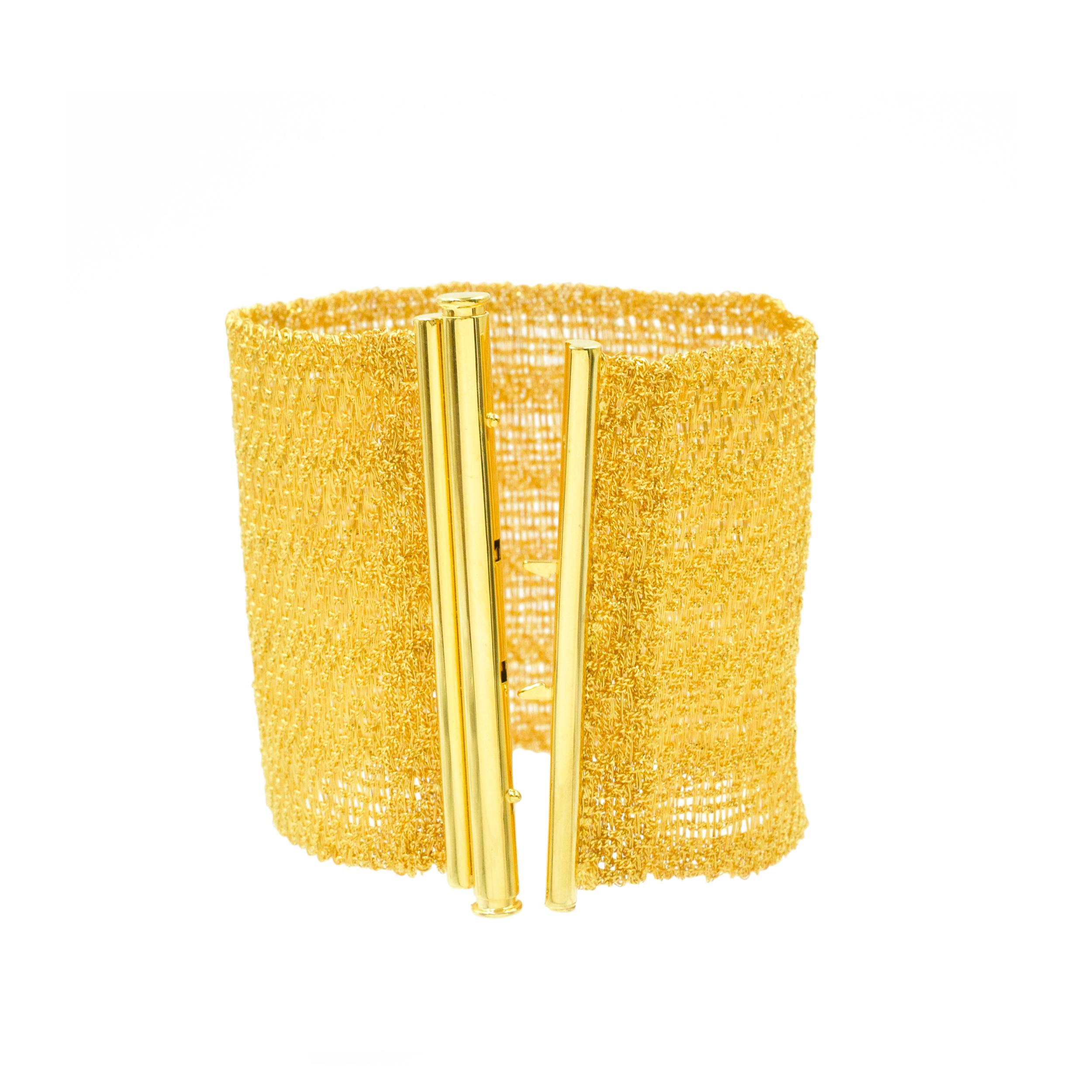Youmna 18k  Gold Mesh  Bracelet In Excellent Condition For Sale In New York, NY