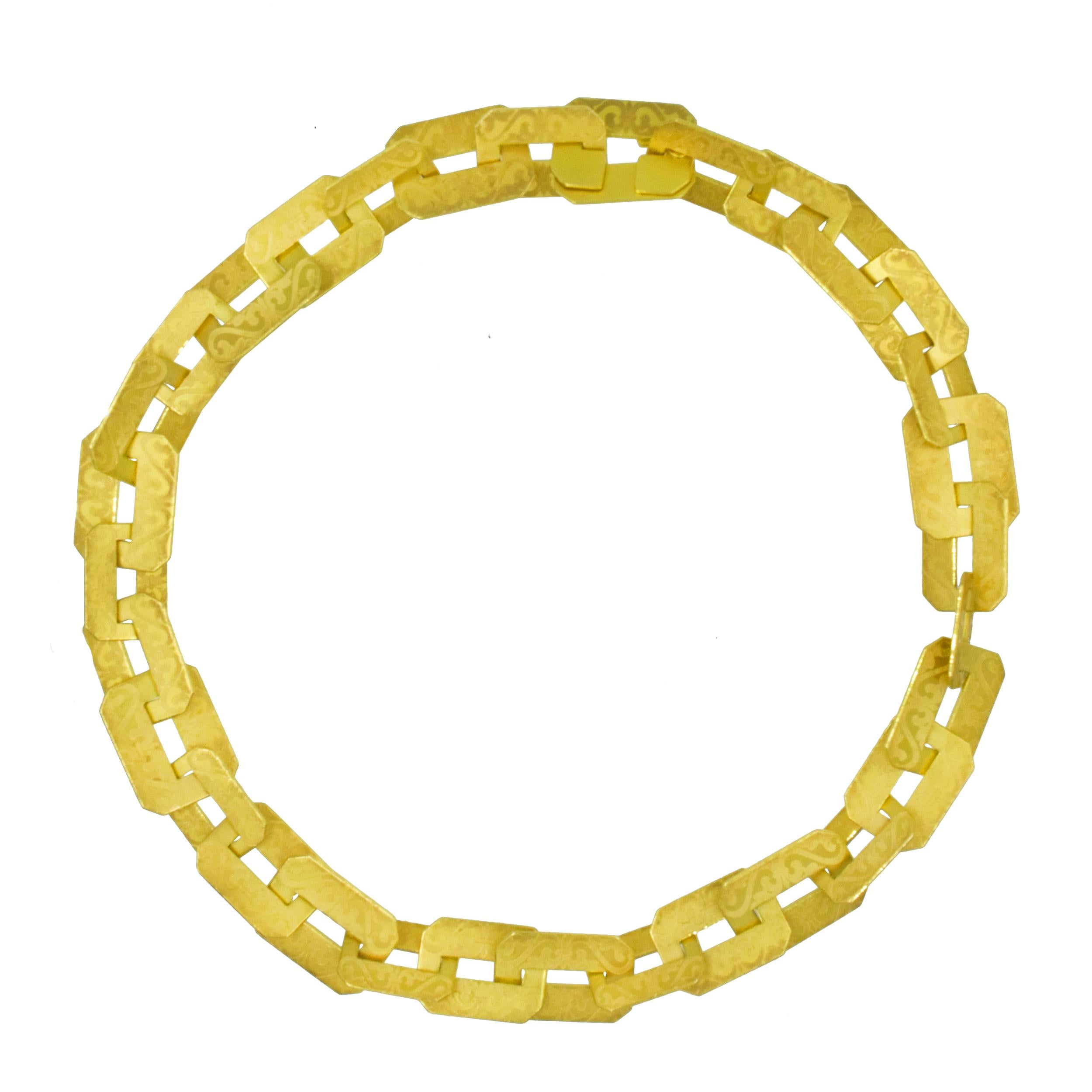 Artista Collana a maglie rettangolari in oro giallo 18k Youmna in vendita
