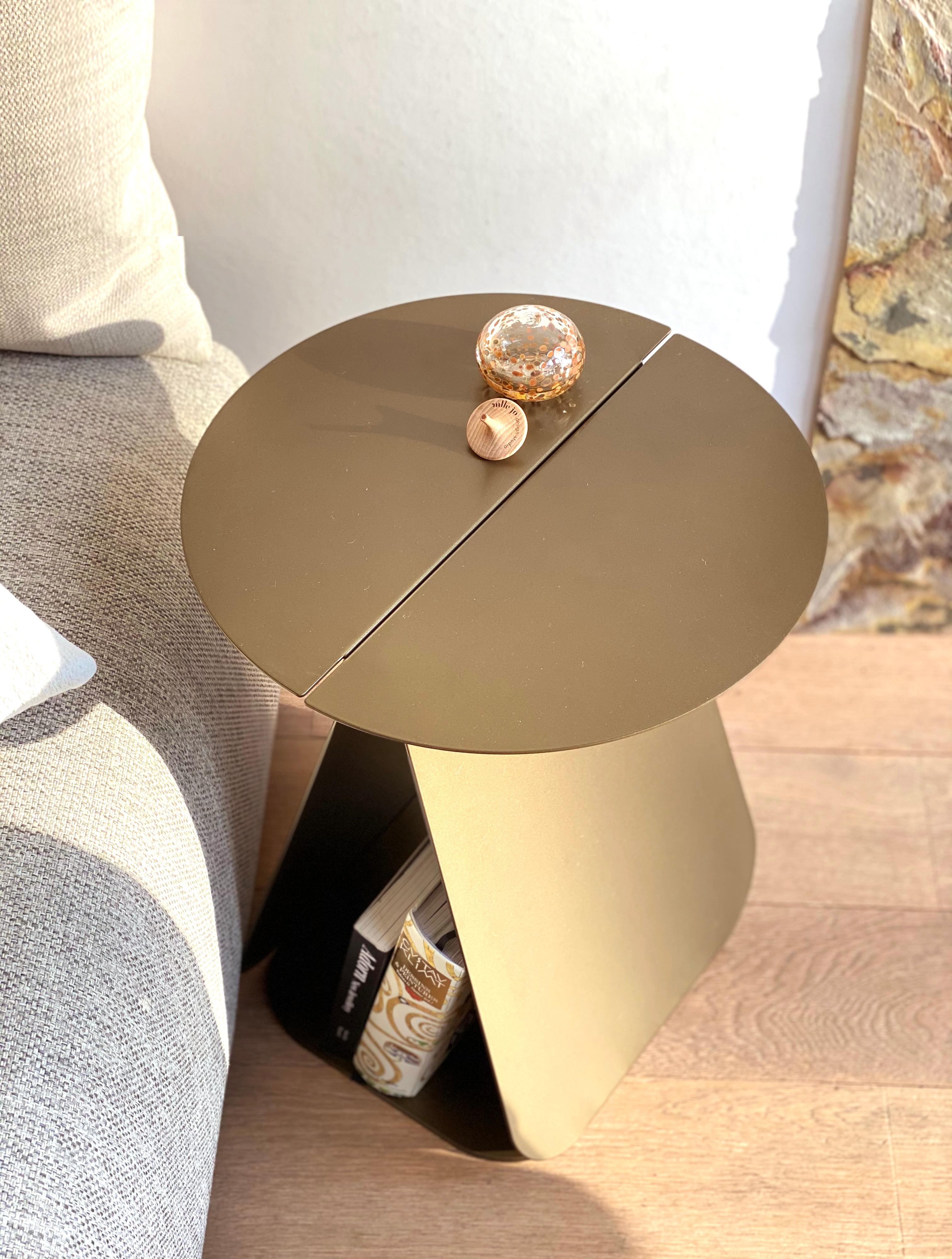 YOUMY Round Bronze Table by Mademoiselle Jo
Dimensions: Ø 36 x H 43 cm.
Materials: Bronze.

Also available in different colors and finishes. Round symmetrical or rectangular asymmetrical version. Available in two versions and several colors. Please