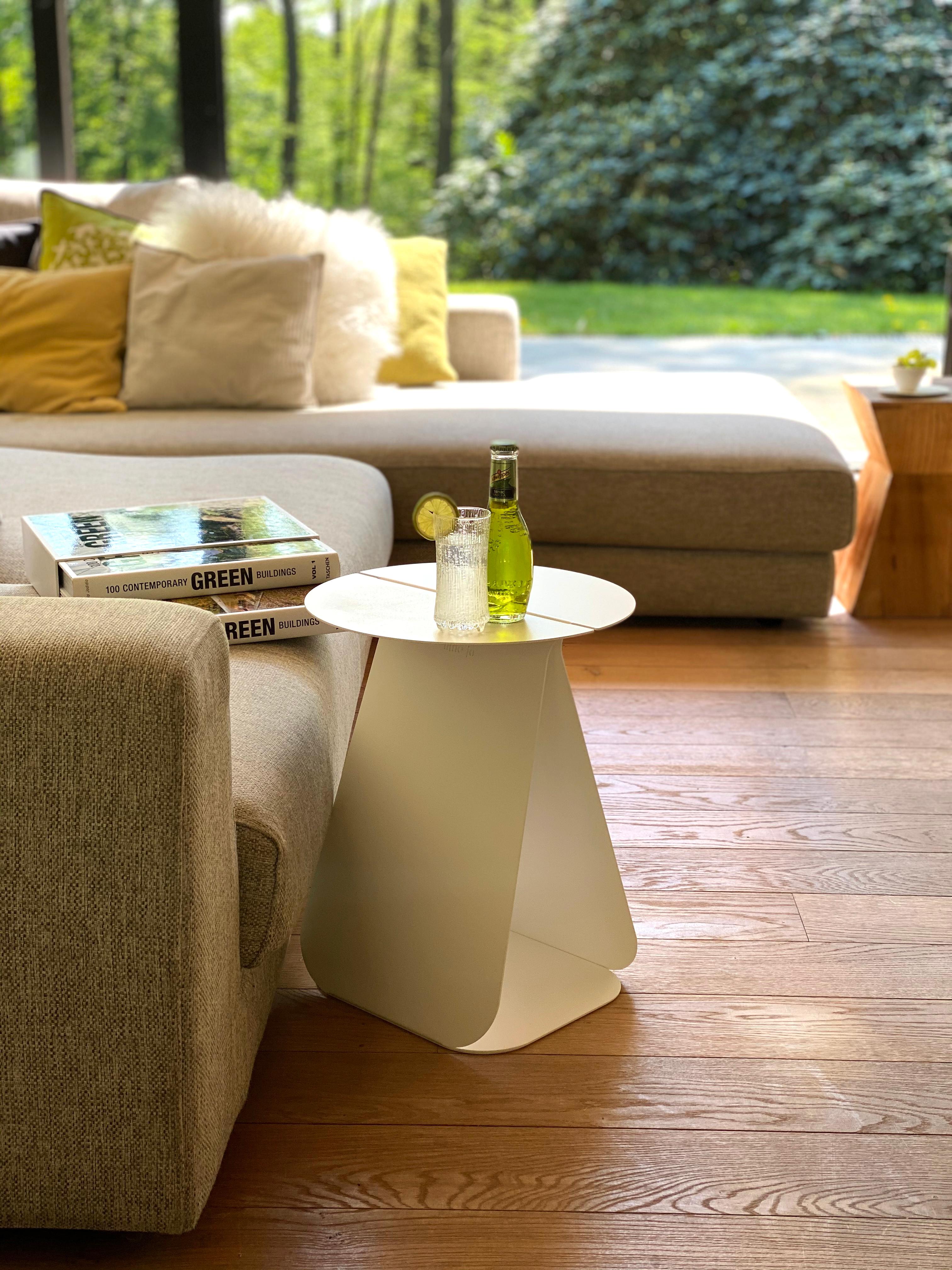 Acier Table d'appoint ronde blanche YOUMY de Mademoiselle Jo en vente