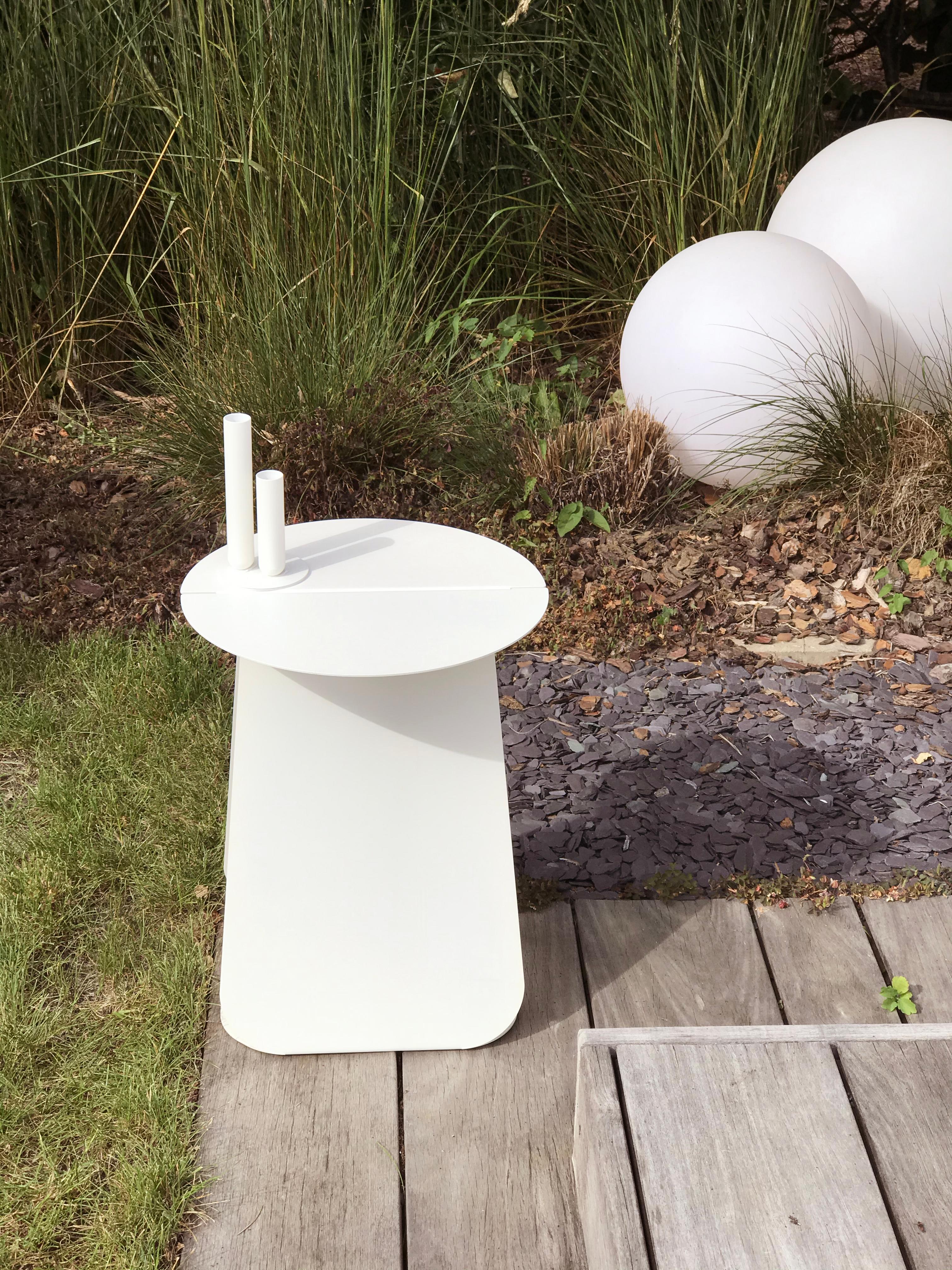 Table d'appoint ronde blanche YOUMY de Mademoiselle Jo en vente 1