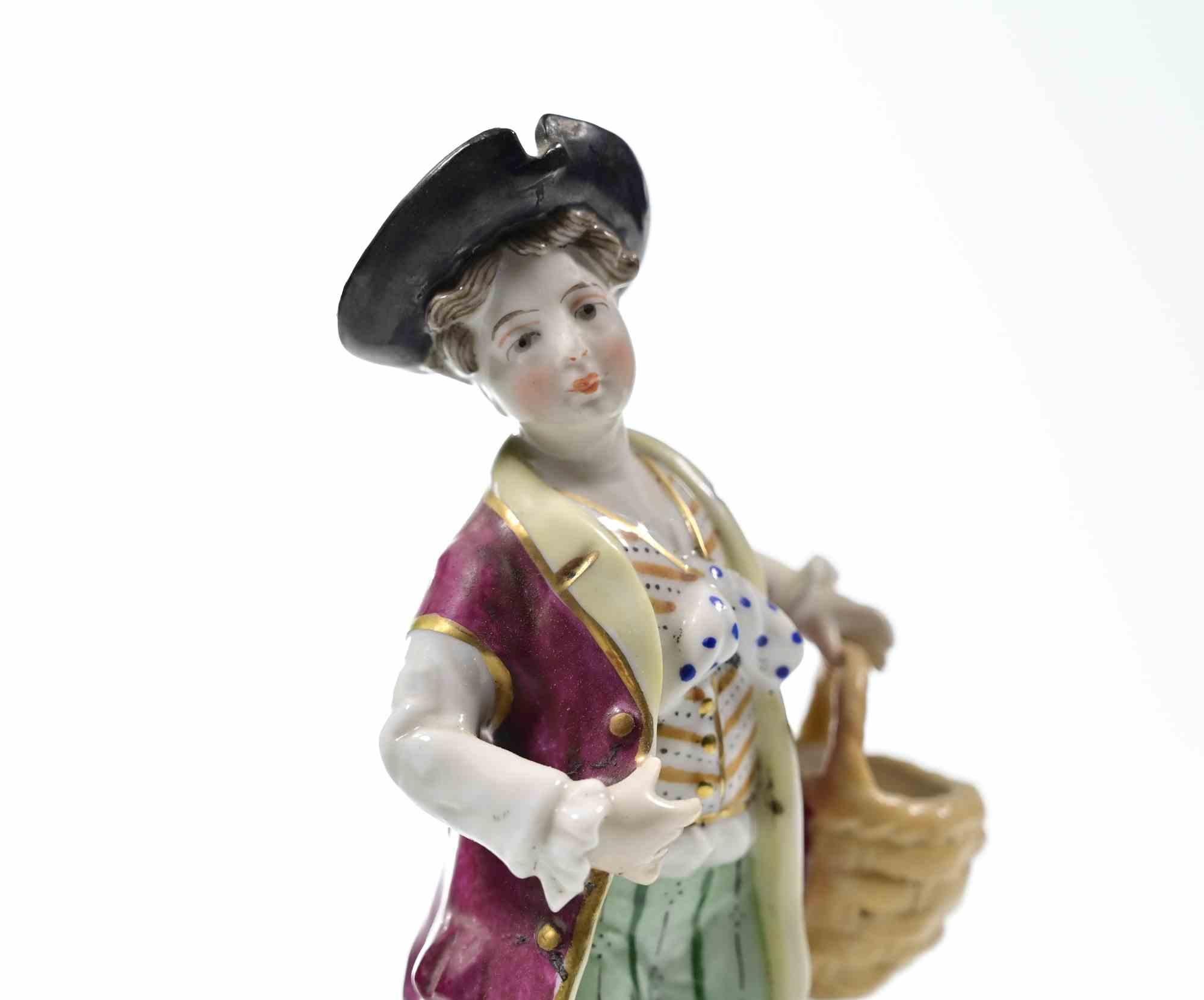 Scultura in ceramica realizzata dalla Scuola di Capodimonte (Napoli), agli inizi del XX secolo.

Marcato sulla base.

Condizioni eccellenti.