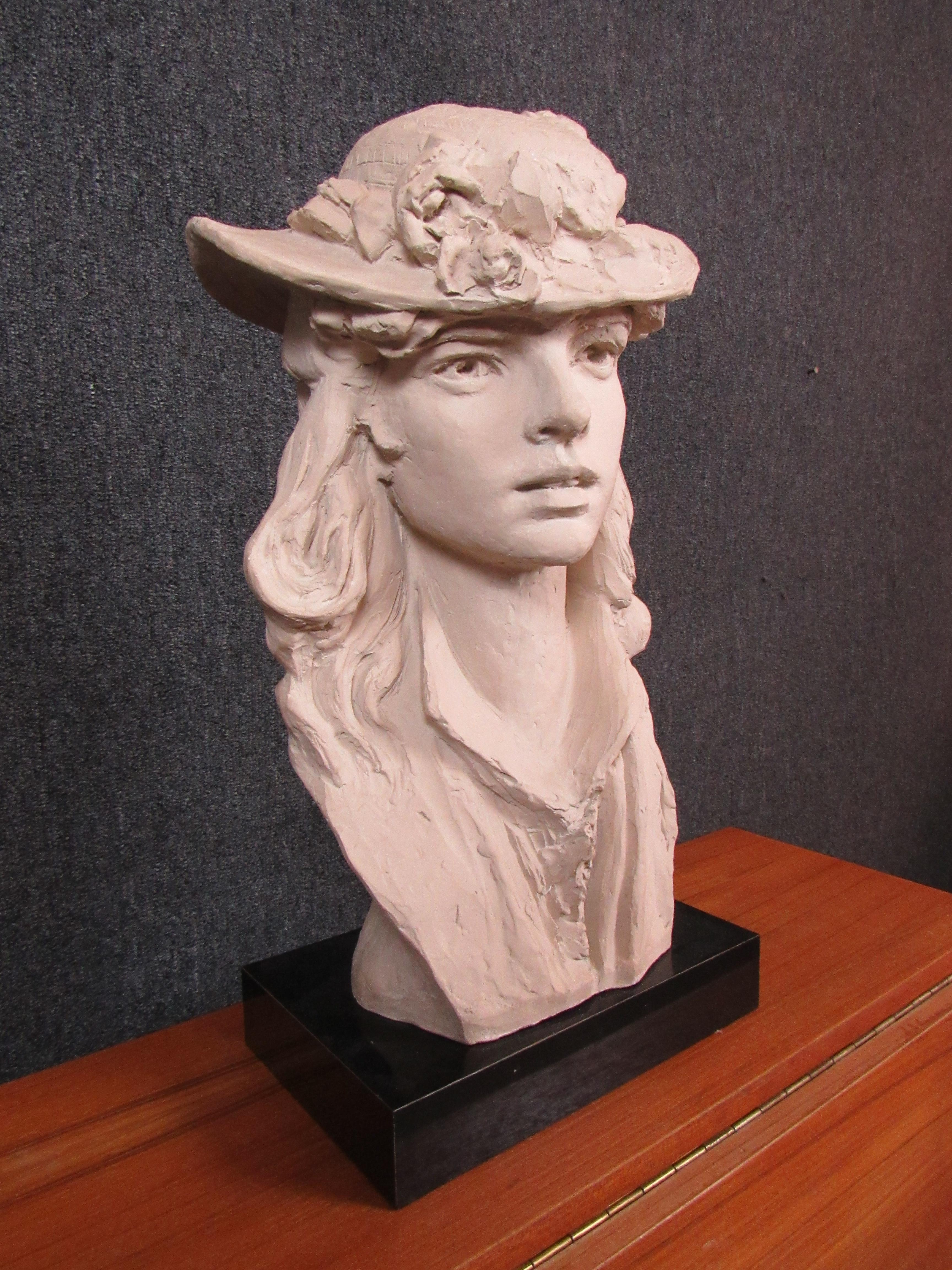 „ Junges Mädchen mit Rosen auf ihrem Hut“ von Austin Productions nach A. Rodin (1979) (Spätviktorianisch) im Angebot