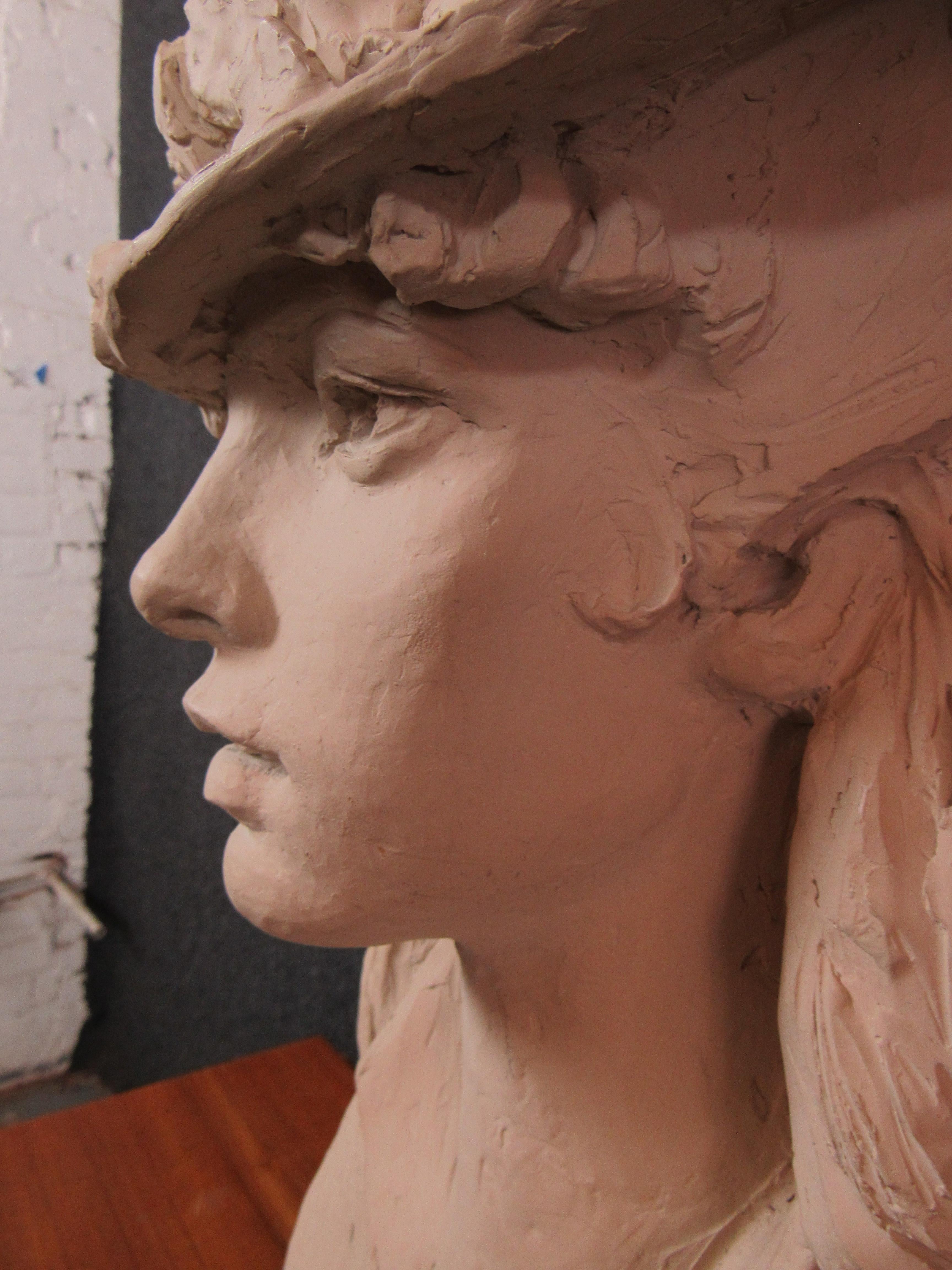 Sculpté « Jeune fille avec des roses sur son chapeau » par Austin Productions d'après A. Rodin (1979) en vente