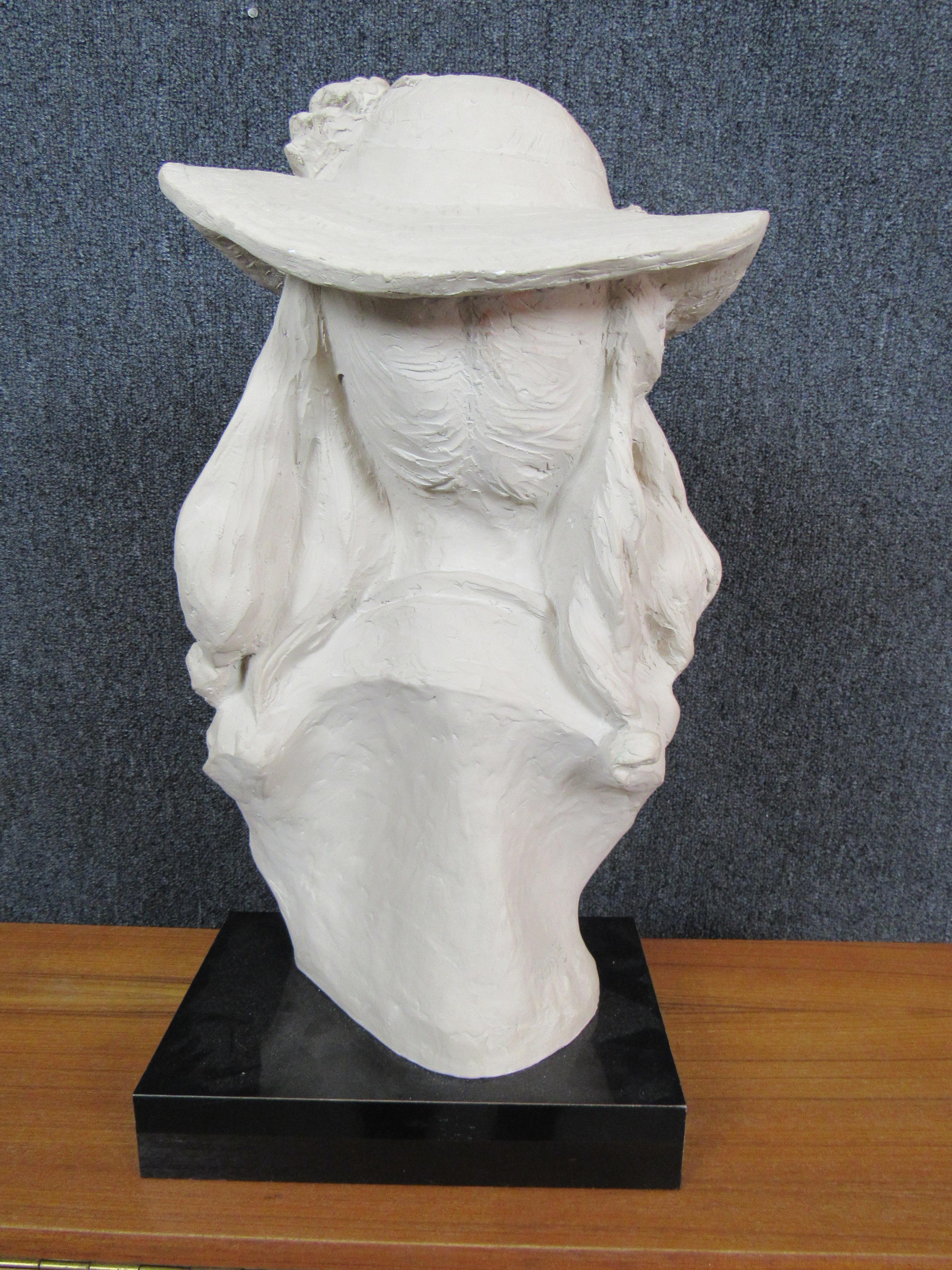 « Jeune fille avec des roses sur son chapeau » par Austin Productions d'après A. Rodin (1979) en vente 1