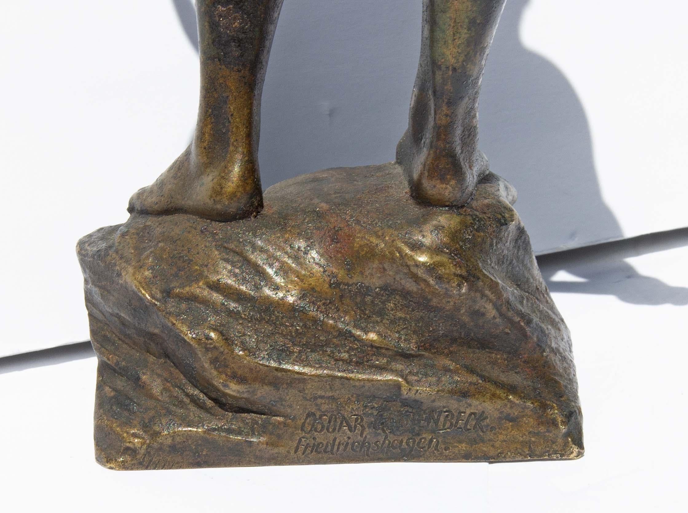 Young Goatherder Bronzeskulptur von Oscar Gladenbeck, um 1900 (Patiniert) im Angebot