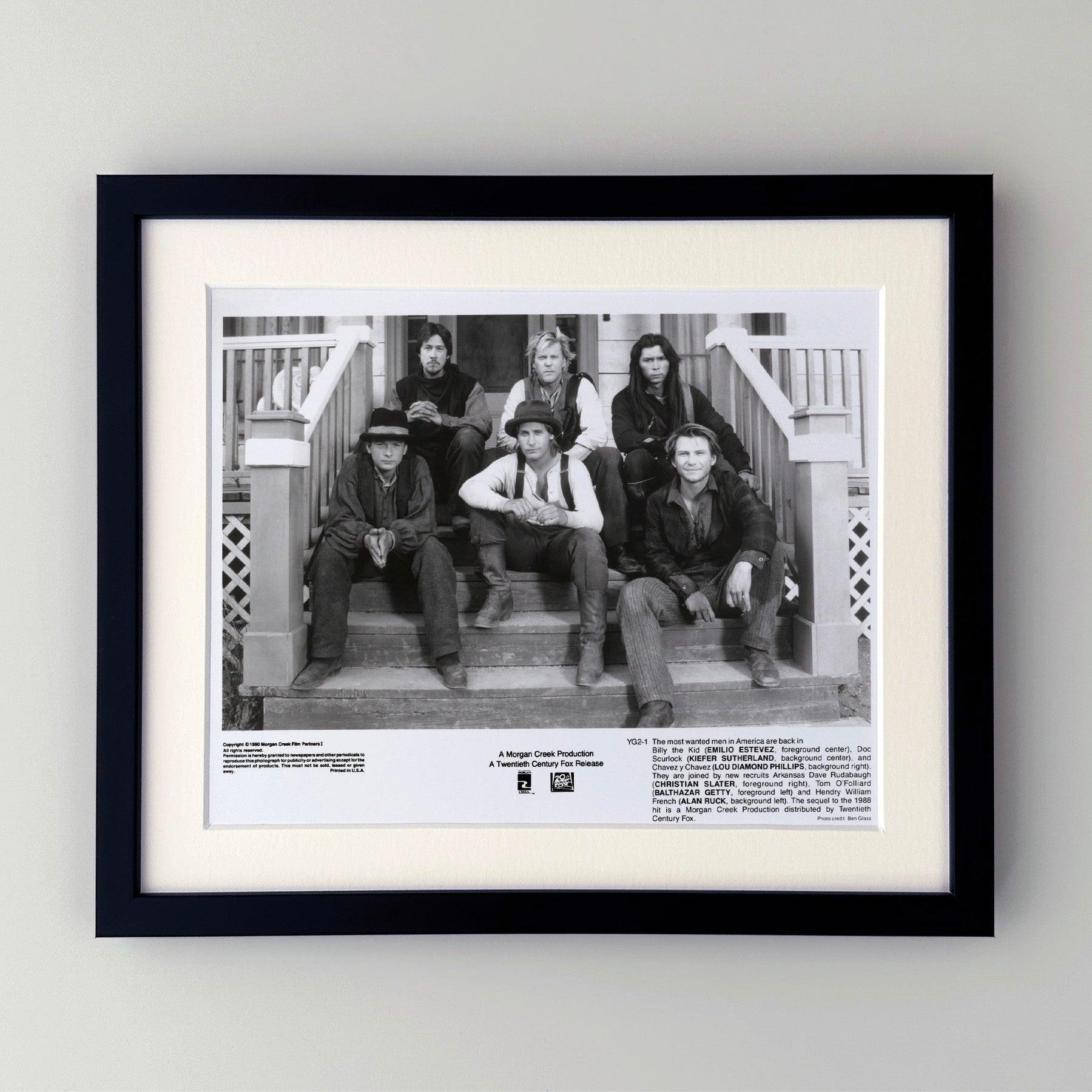 Original 8x10 inches Publicity Film Still for Young Guns (1988) avec Emilio Estevez, Kiefer Sutherland et Lou Diamond Phillips.

Les photos de publicité (film/production) ont été créées pour aider les studios à promouvoir leurs nouveaux films. Les