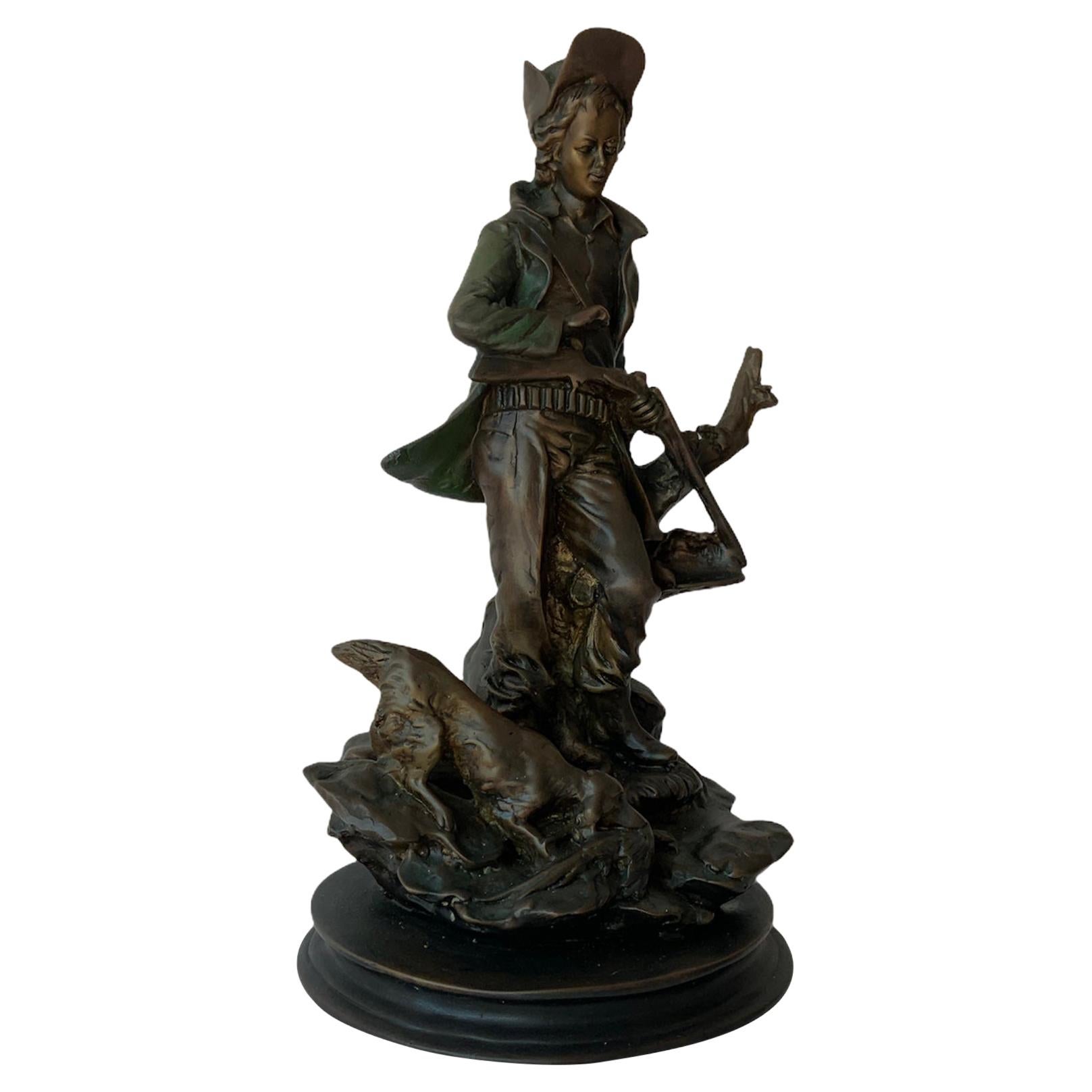 Jeune homme chasseur Sculpture en métal