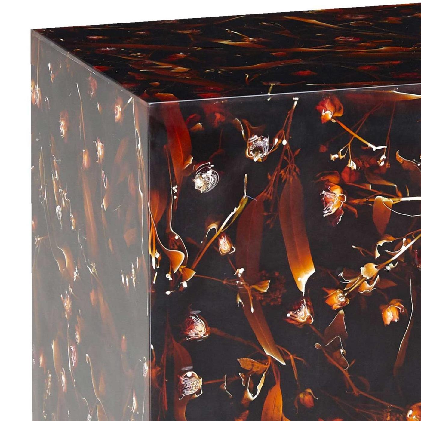 Young Inches Beistelltisch aus Kunstharz im Zustand „Neu“ im Angebot in Paris, FR