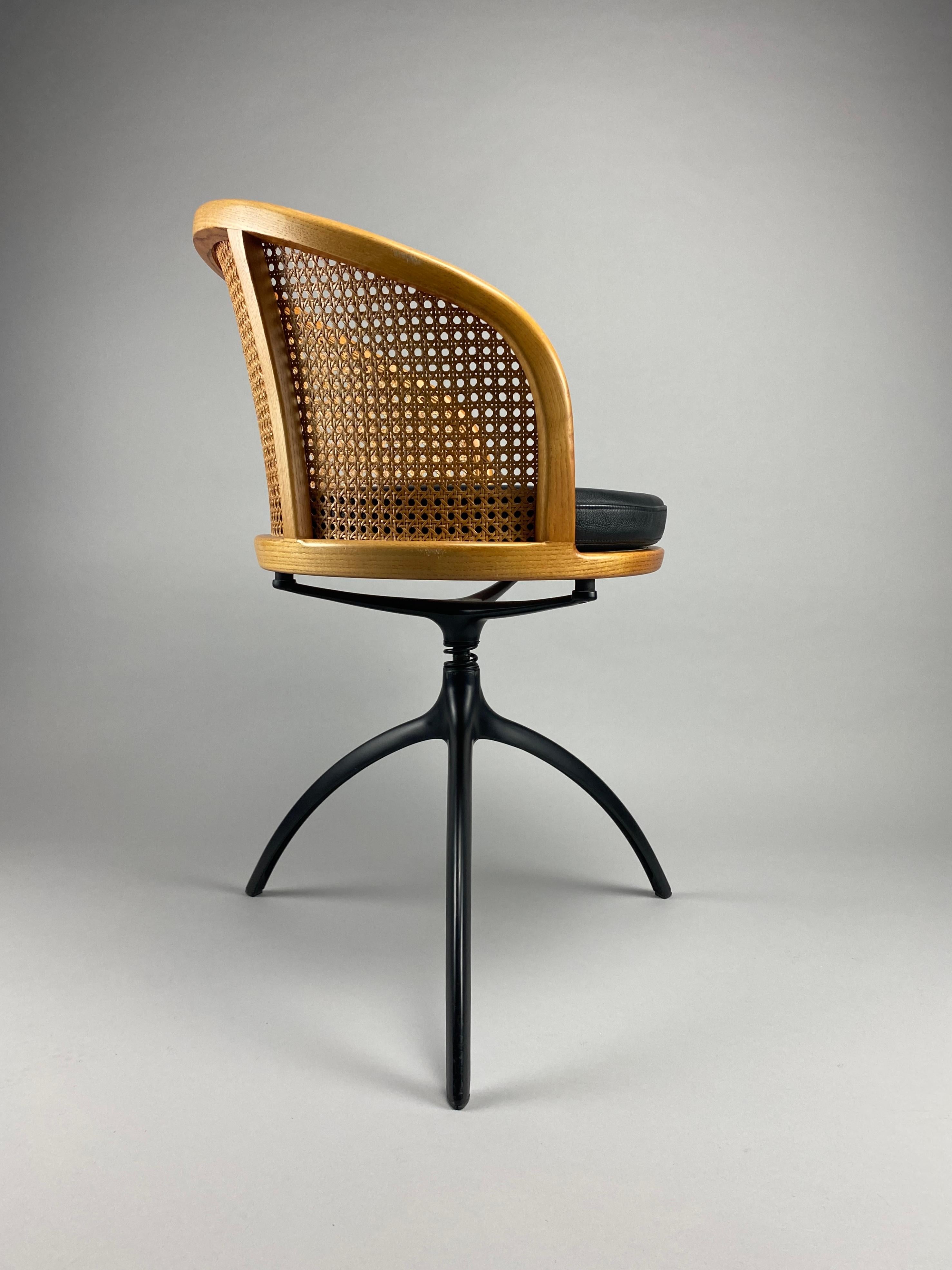 Chaise pivotante de Paolo Rizzatto en vente 1
