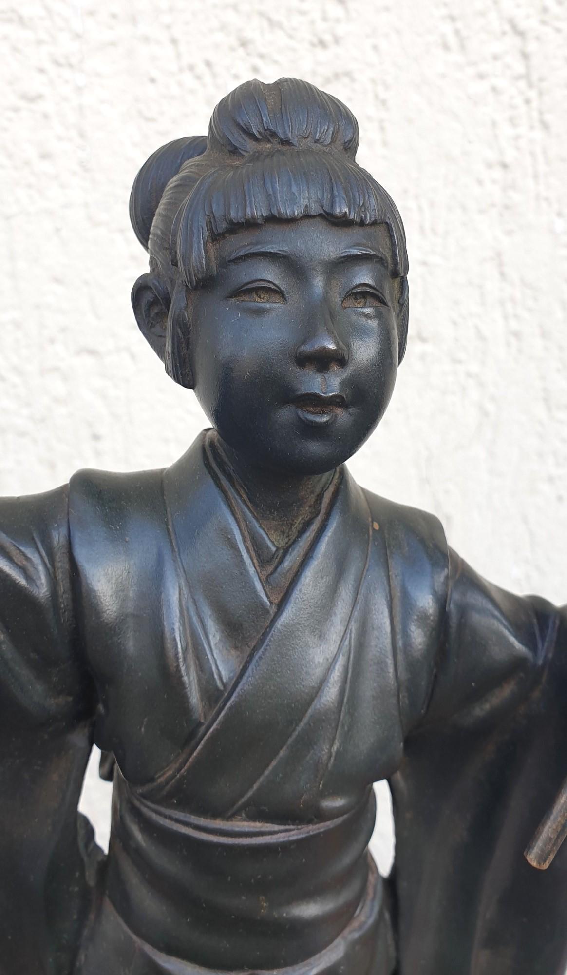 Japanese Young Lady With Umbrella, Bronze Japan, Meiji Era, 19th Century For Sale