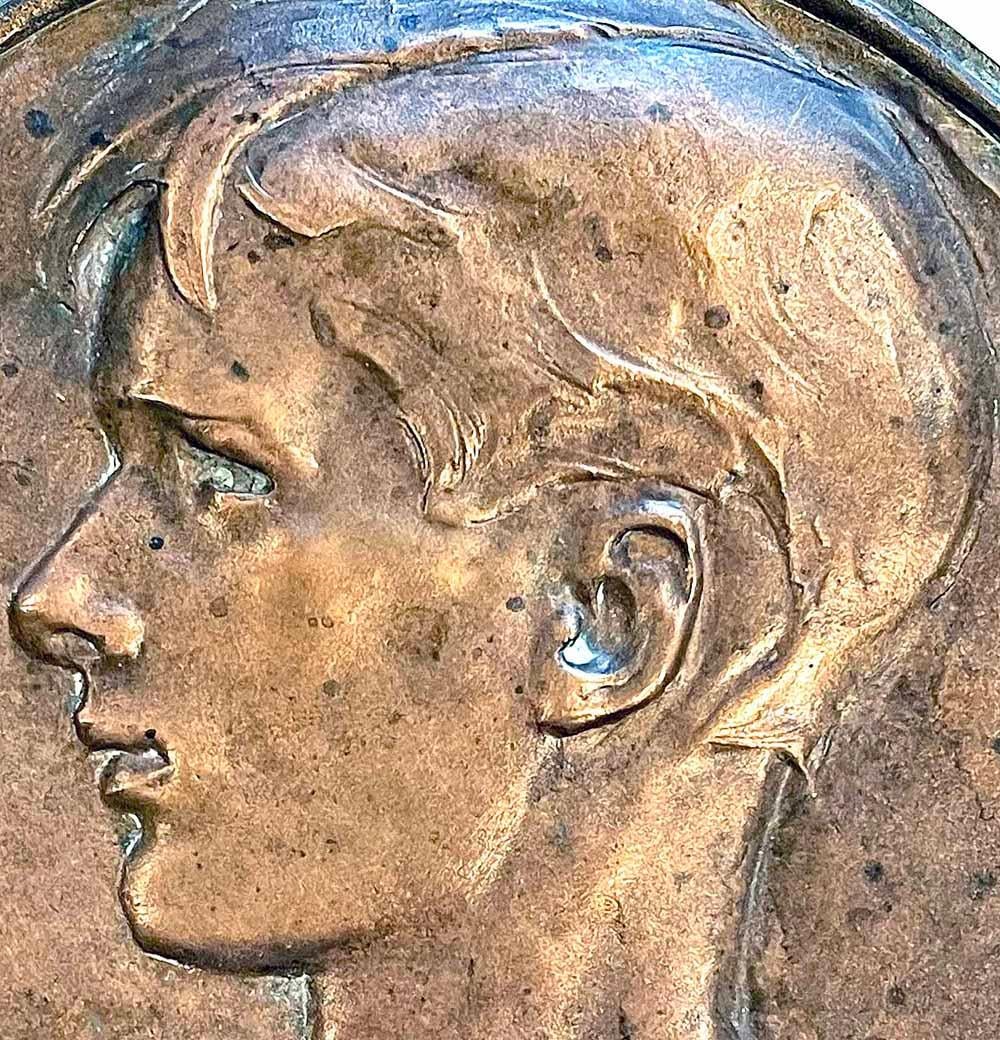 „ Junger Mann im Profil“, einzigartige Art-Déco-Bronze-Reliefskulptur einer männlichen Jugend (Art déco) im Angebot