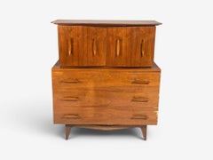 Young Manufacturing, Highboy Dreser, Walnut, USA, 1960s