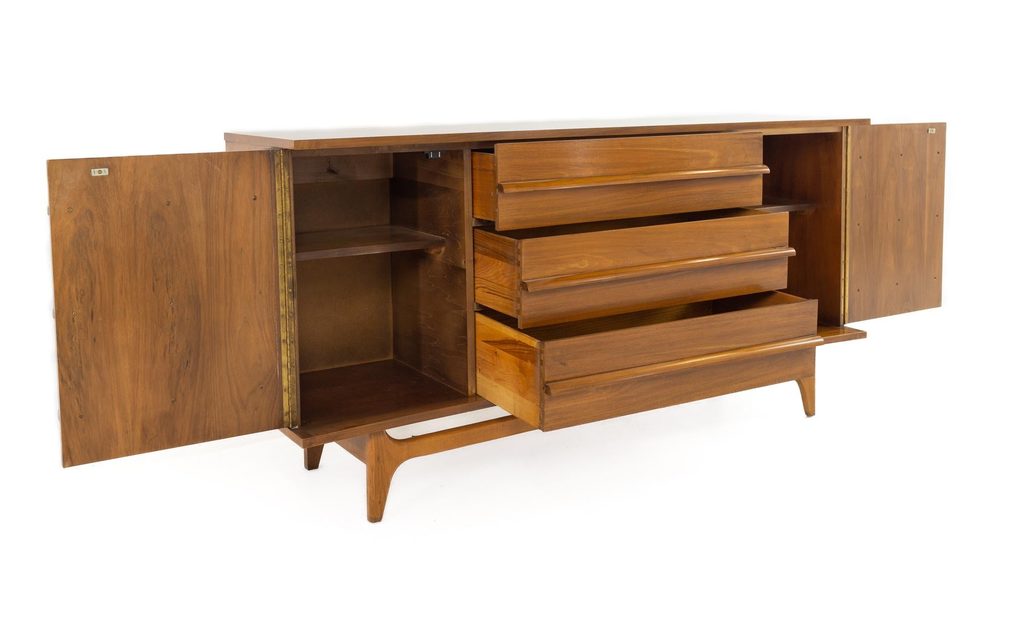 Wood Young Manufacturing Mid Century Buffet Sideboard Credenza