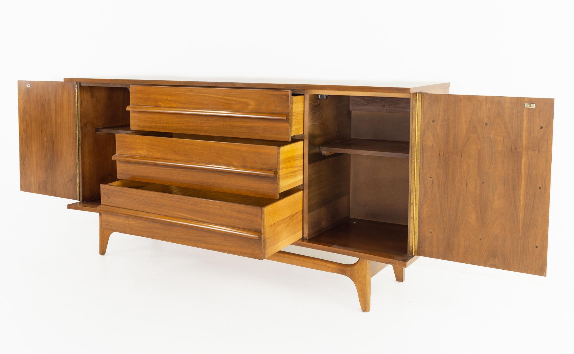 Young Manufacturing Mid Century Buffet Sideboard Credenza 1