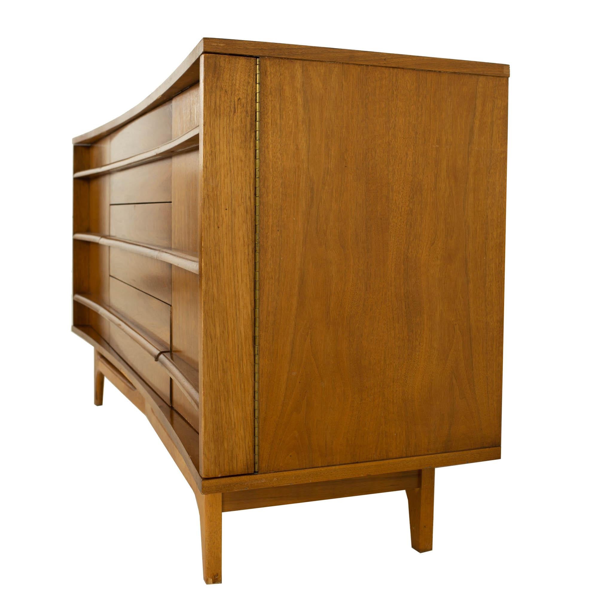 Young Manufacturing Mid Century Curved Front Walnut Sideboard Credenza In Good Condition In Countryside, IL