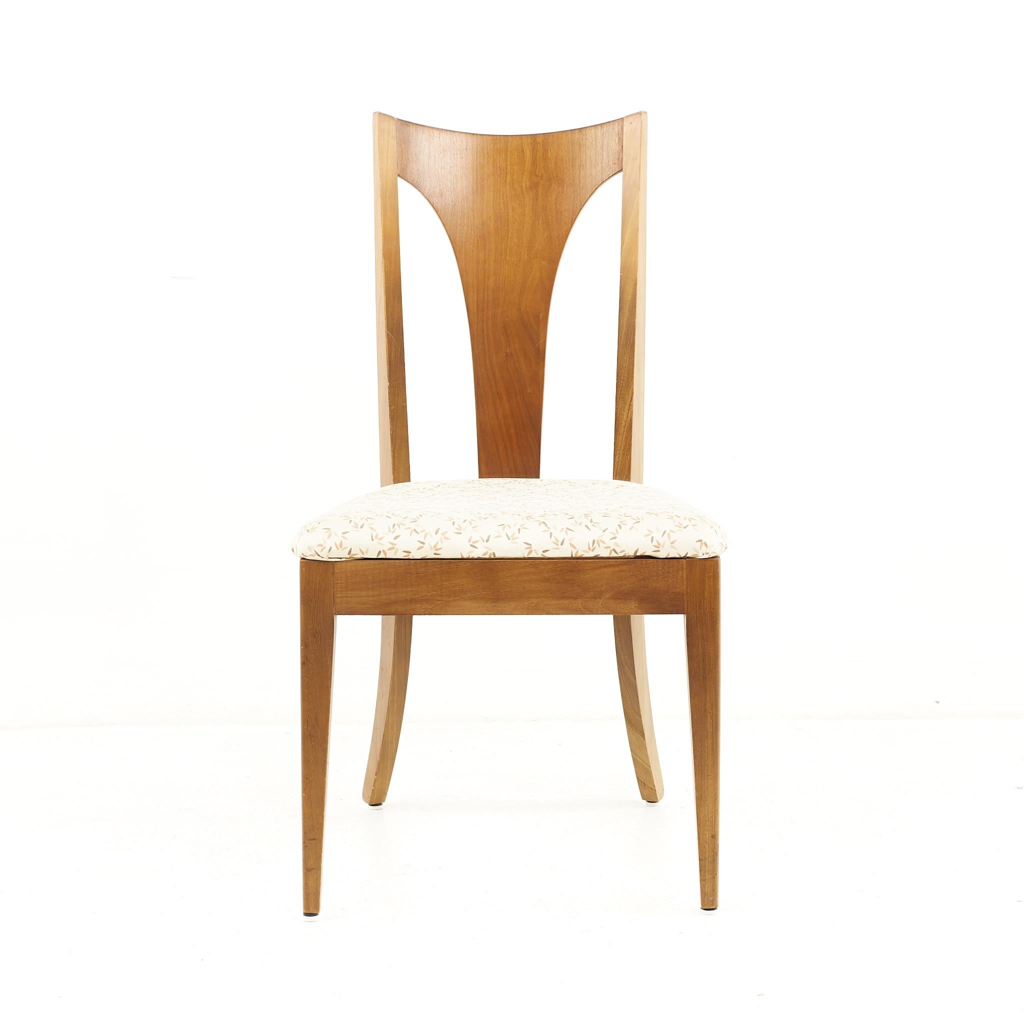 Mid-Century Modern Young Manufacturing Mid-Century Dining Chairs, Set of 5 For Sale