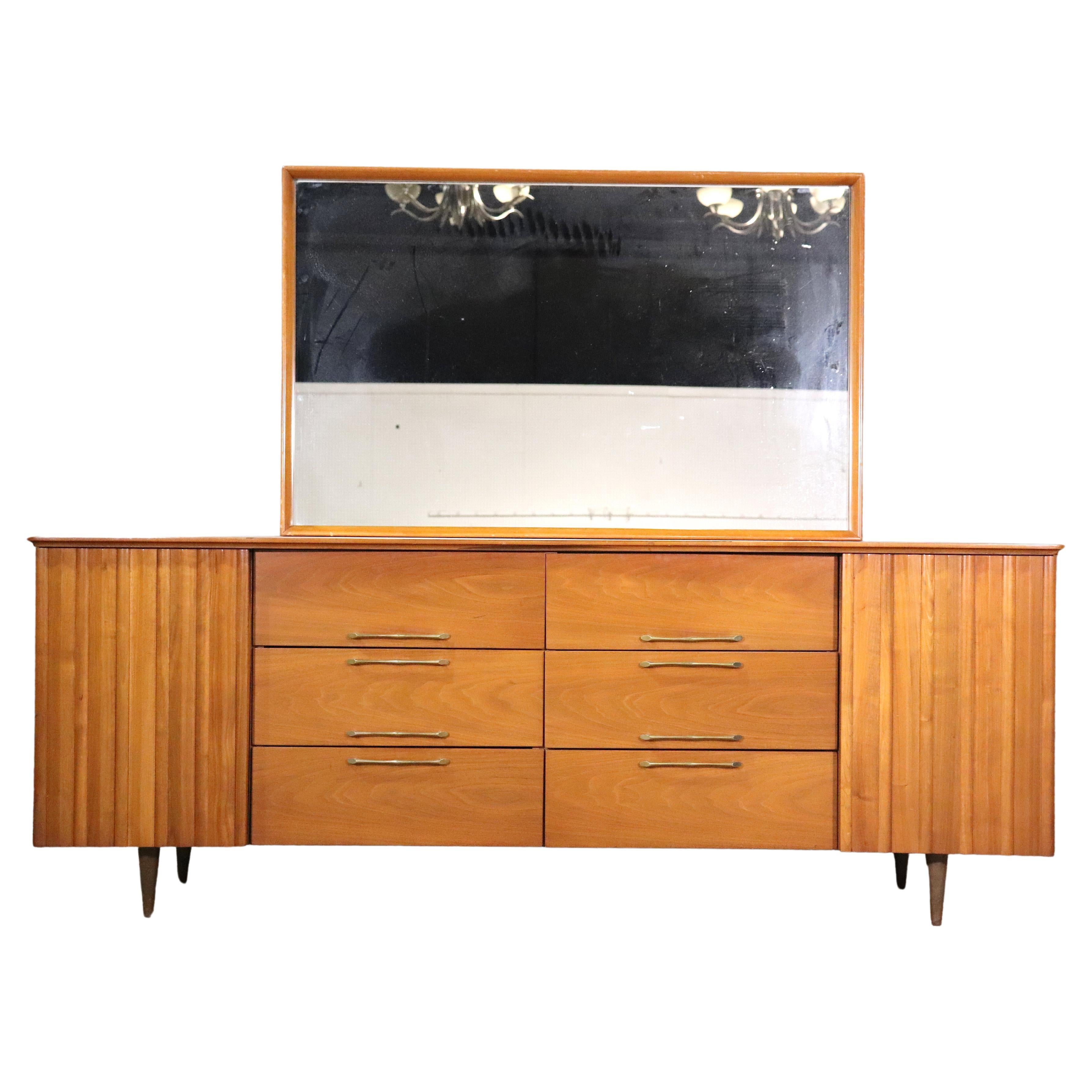 Young Manufacturing Mid-Century Dresser For Sale