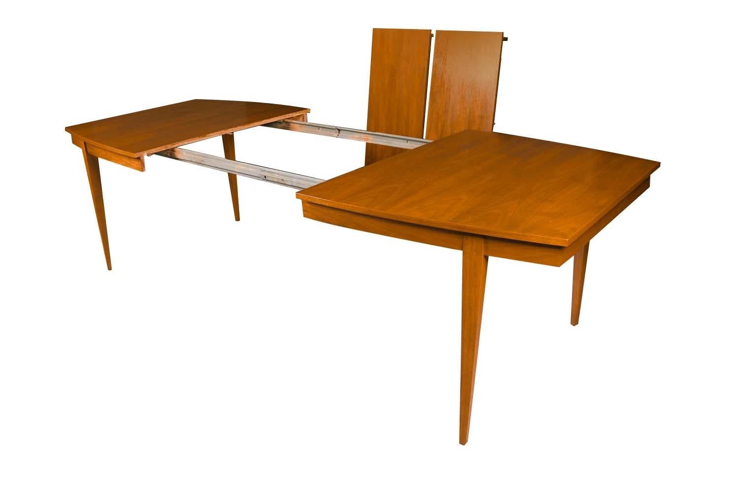 Young Manufacturing MidCentury Extending Walnut Dining Table For Sale