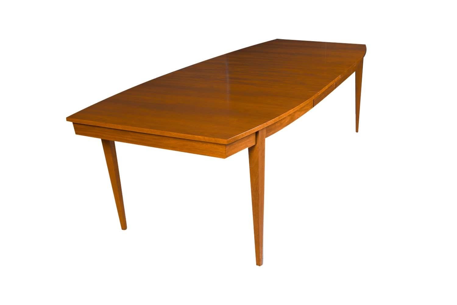 Young Manufacturing MidCentury Extending Walnut Dining Table For Sale