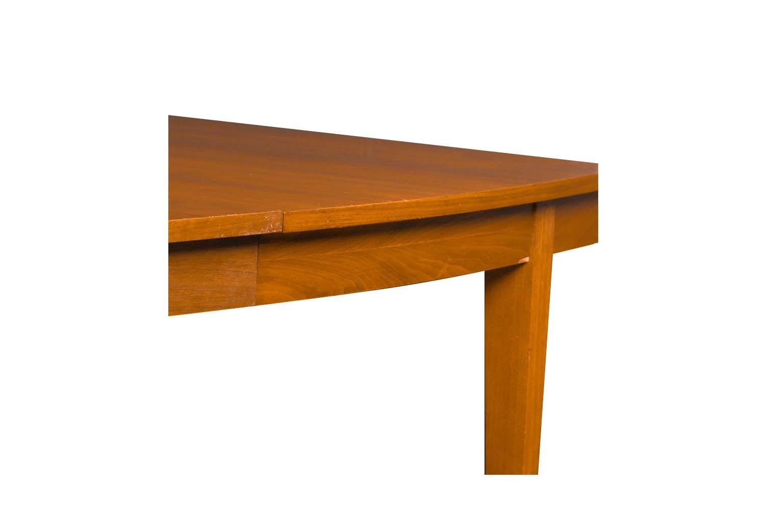 Young Manufacturing MidCentury Extending Walnut Dining Table For Sale