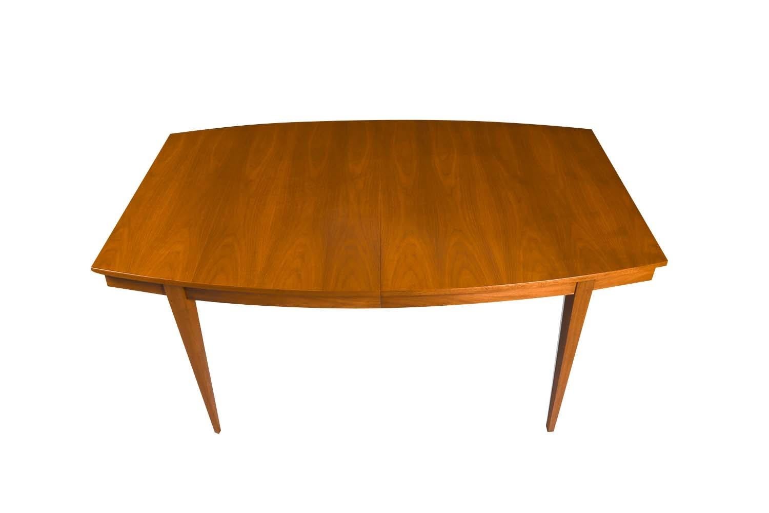 Young Manufacturing MidCentury Extending Walnut Dining Table For Sale