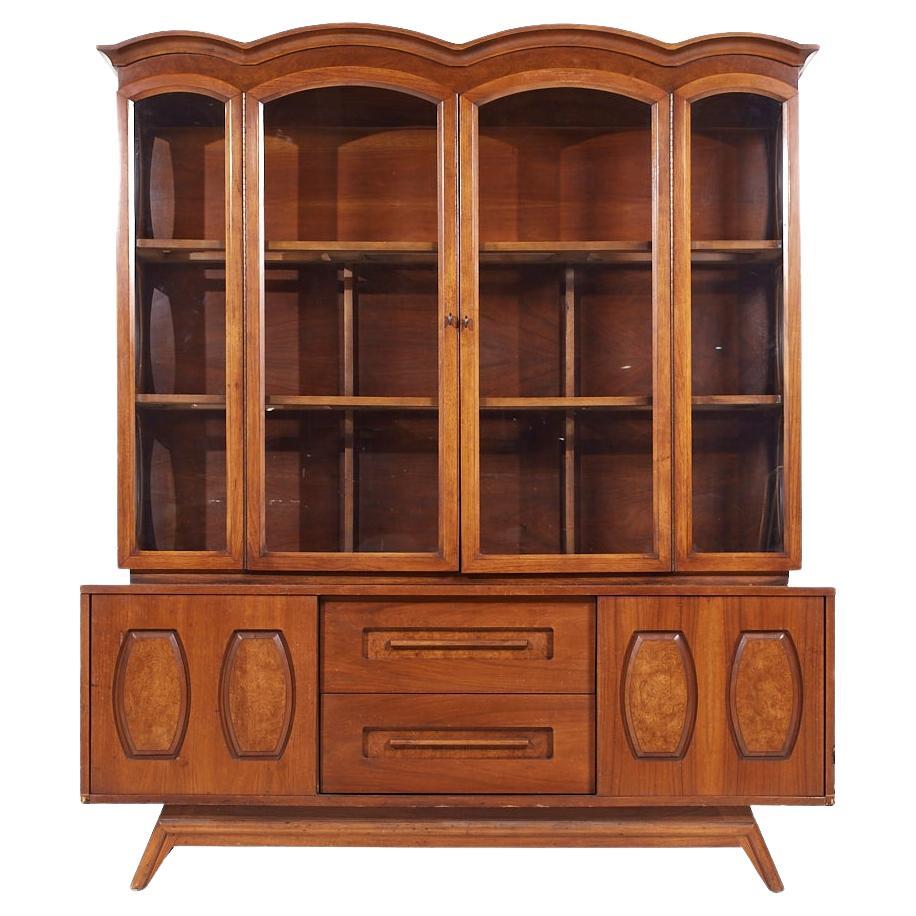 Young Manufacturing Mid Century Anrichte und Hutch aus Nussbaum und Wurzelholz