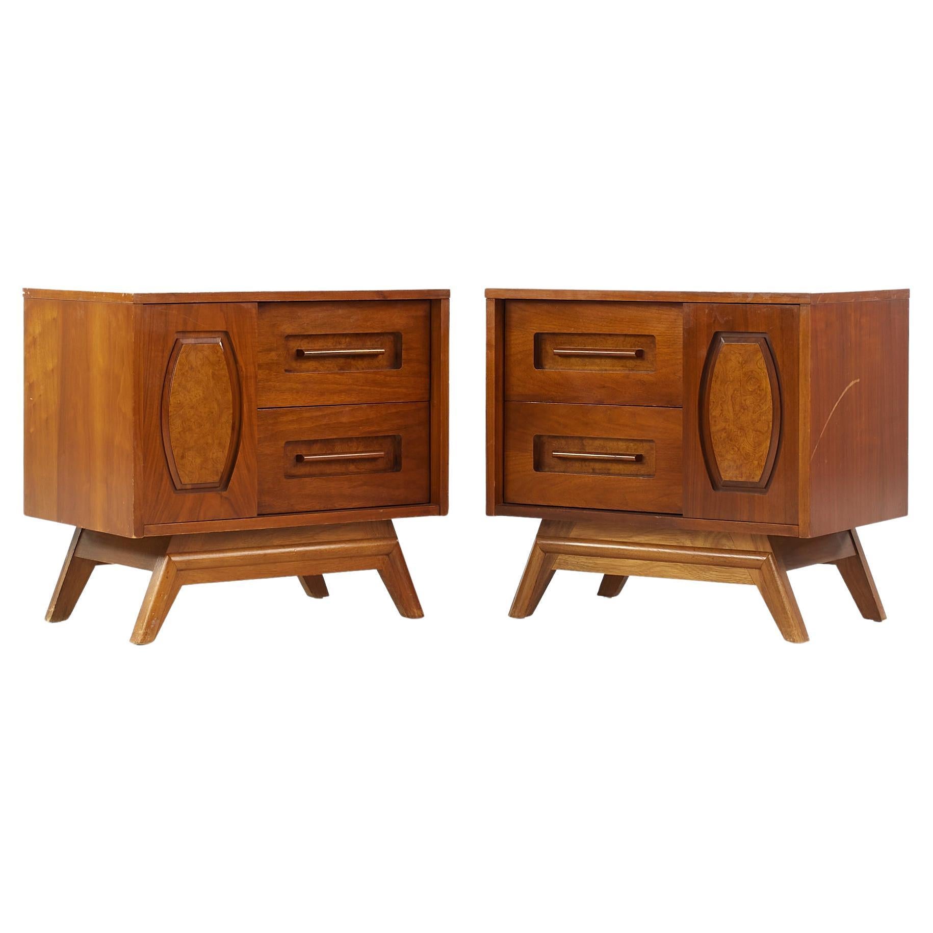 Young Manufacturing Mid Century Walnut Nightstands, a Pair For Sale at 1stDibs