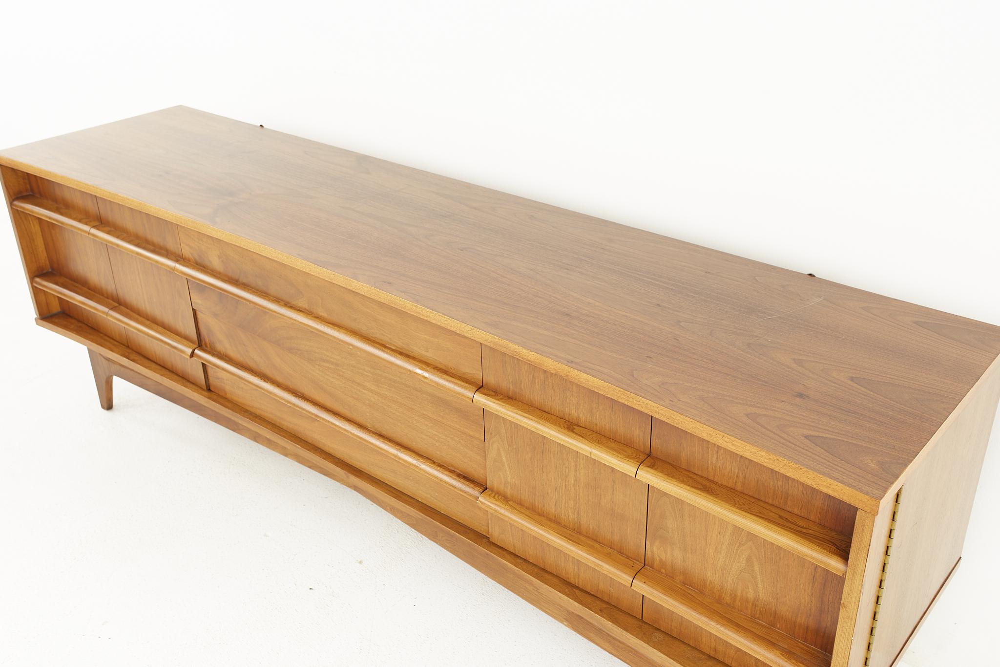 Young Manufacturing Mid Century Walnut Buffet and Hutch 4