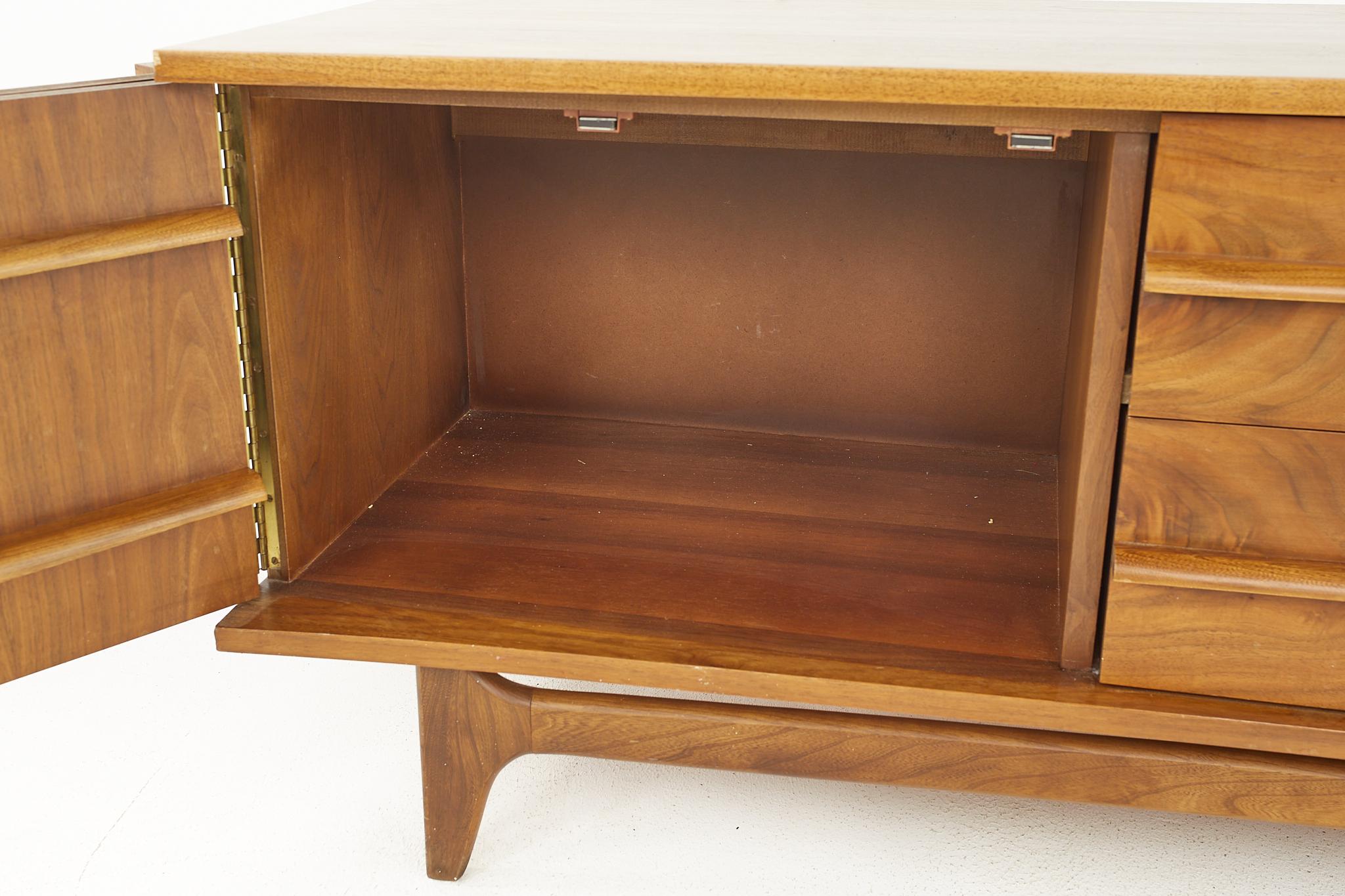 Young Manufacturing Mid Century Walnut Buffet and Hutch 5