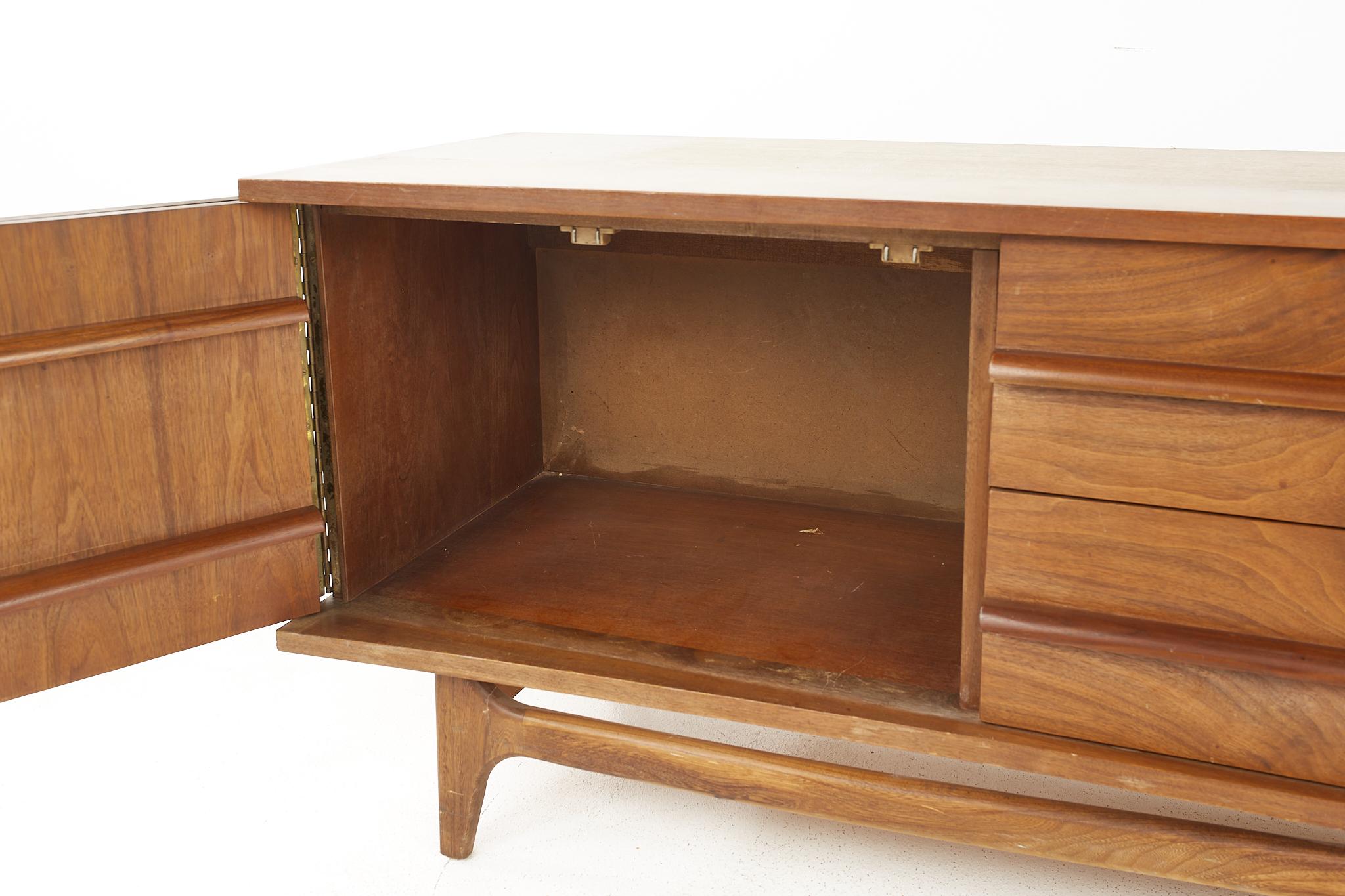Young Manufacturing Mid Century Walnut Buffet and Hutch 5