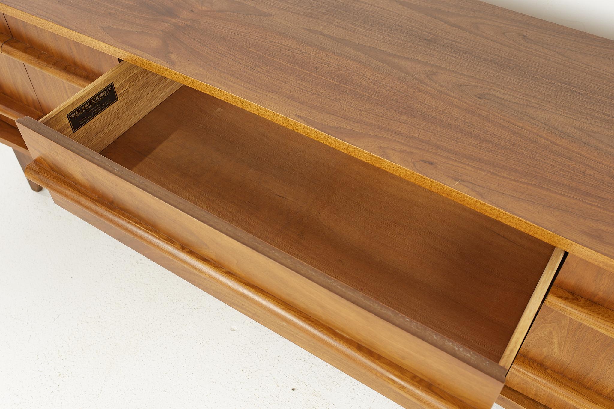Young Manufacturing Mid Century Walnut Buffet and Hutch 7