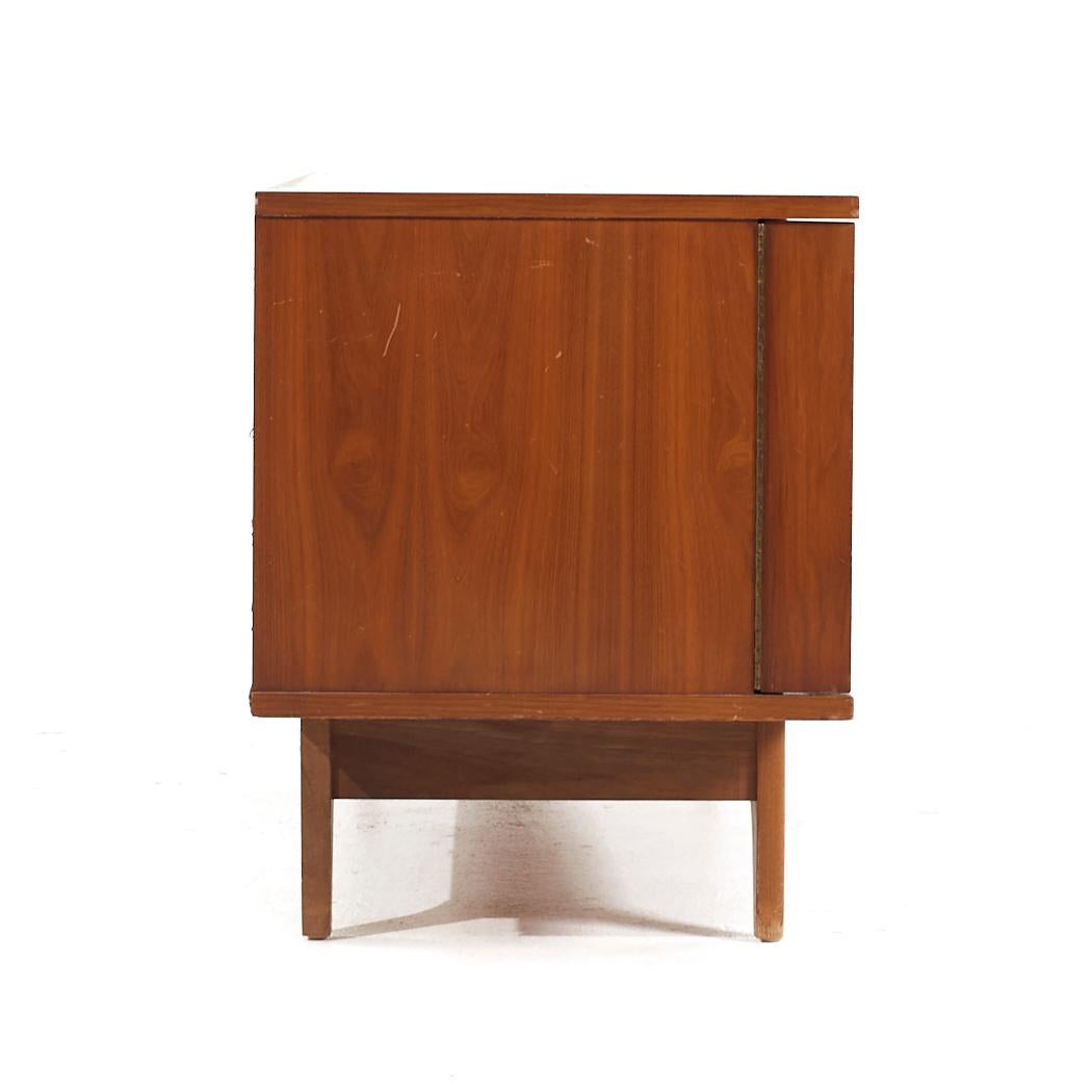 Late 20th Century Young Manufacturing Mid Century Walnut Curved Buffet and Hutch For Sale
