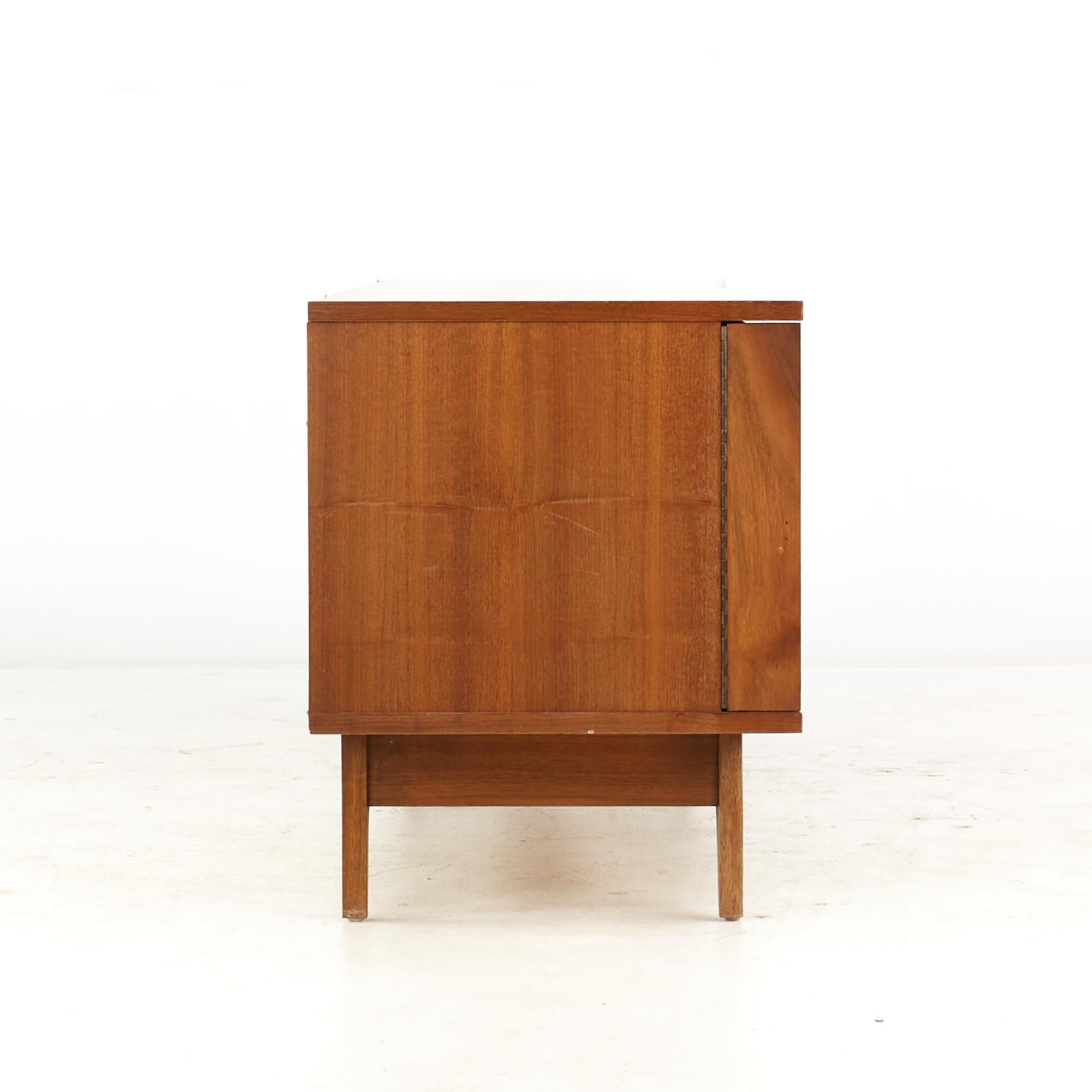 Young Manufacturing Mid-Century Walnut Curved Buffet and Hutch 2