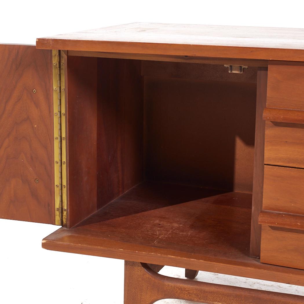 Young Manufacturing Mid Century Walnut Curved Credenza and Hutch 4