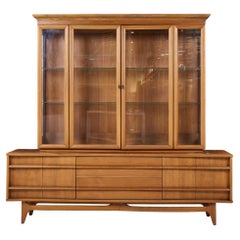 Young Manufacturing Mid Century Walnut Curved Credenza e Hutch