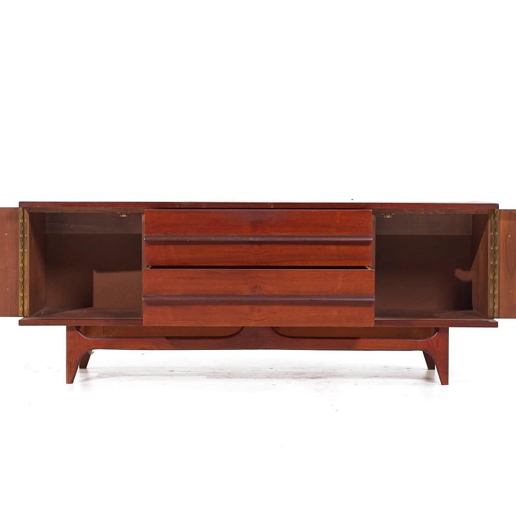 Young Manufacturing Mid Century Walnut Curved Credenza For Sale 1