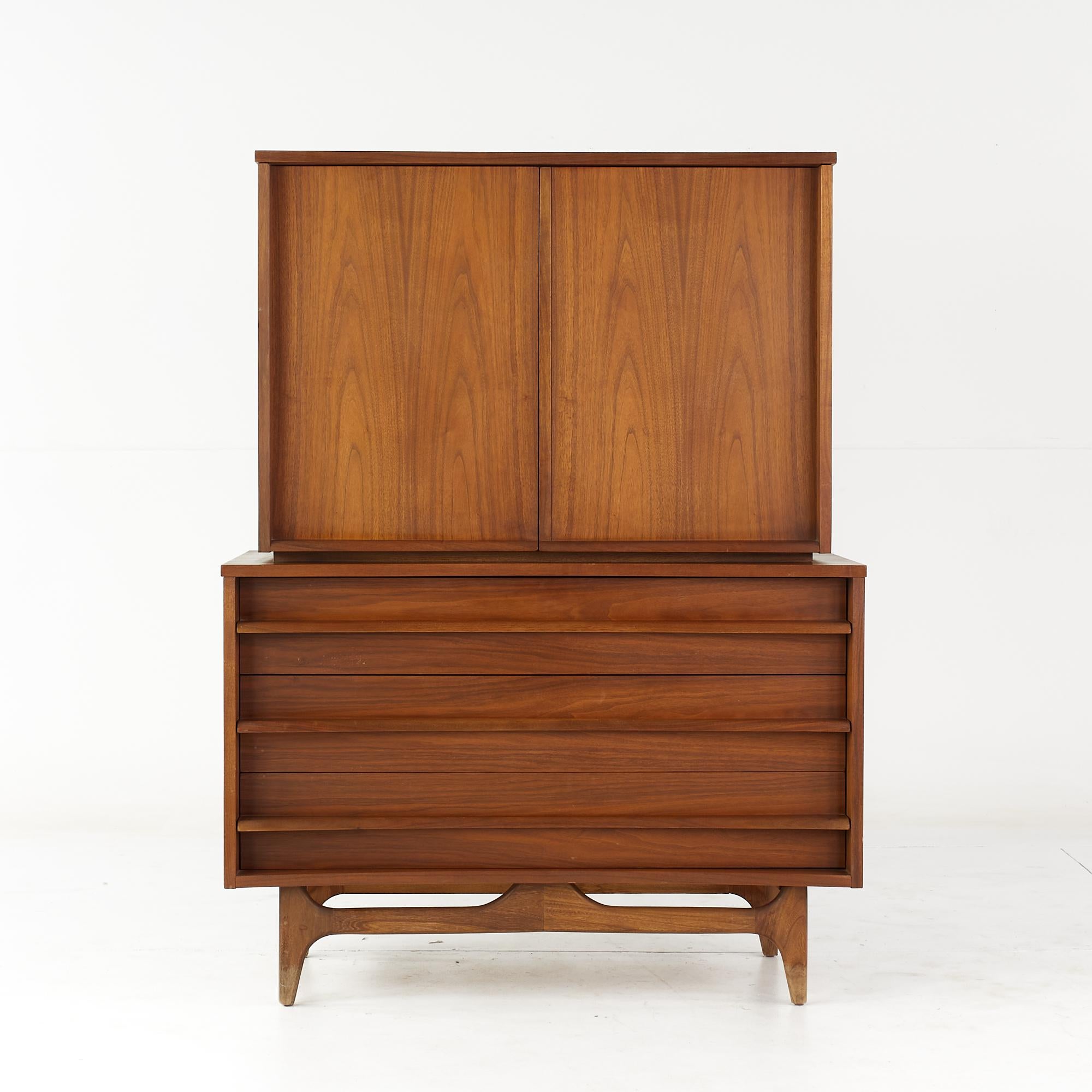 Young Manufacturing Mid Century walnut curved front highboy dresser

This dresser measures: 42 wide x 20.5 deep x 56.5 inches high

All pieces of furniture can be had in what we call restored vintage condition. That means the piece is restored
