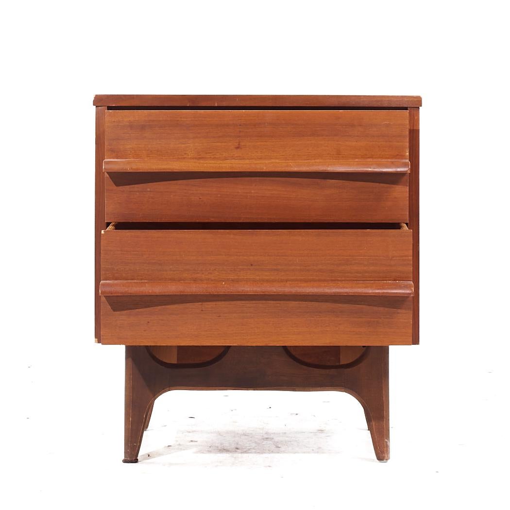 Young Manufacturing Mid Century Walnut Curved Front Nightstands - Pair 5