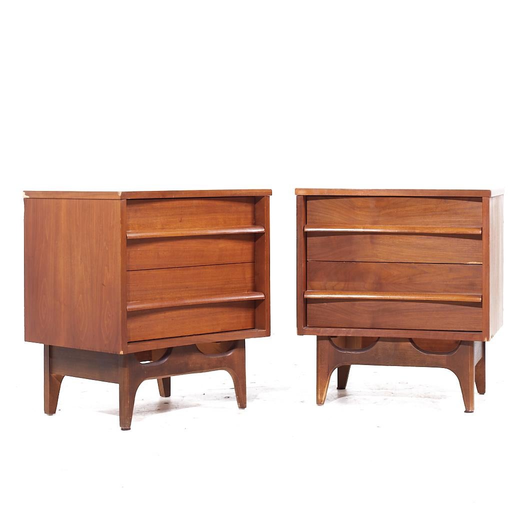 Young Manufacturing Mid Century Walnut Curved Front Nightstands - Pair

Each nightstand measures: 22 wide x 17 deep x 25 inches high

All pieces of furniture can be had in what we call restored vintage condition. That means the piece is restored