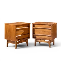 Mesillas de noche con frente curvo de nogal Young Manufacturing Mid Century - Pareja