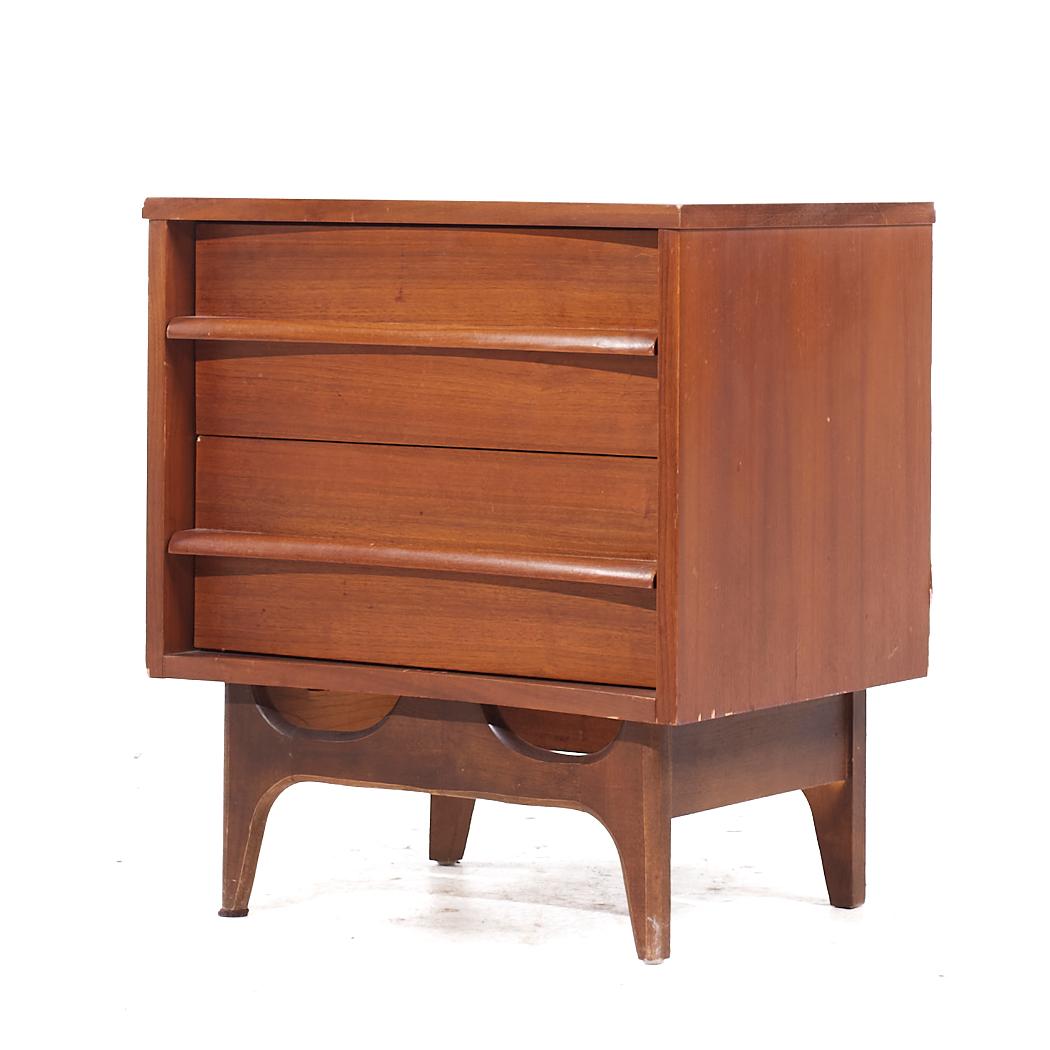 Late 20th Century Young Manufacturing Mid Century Walnut Curved Front Nightstands - Pair